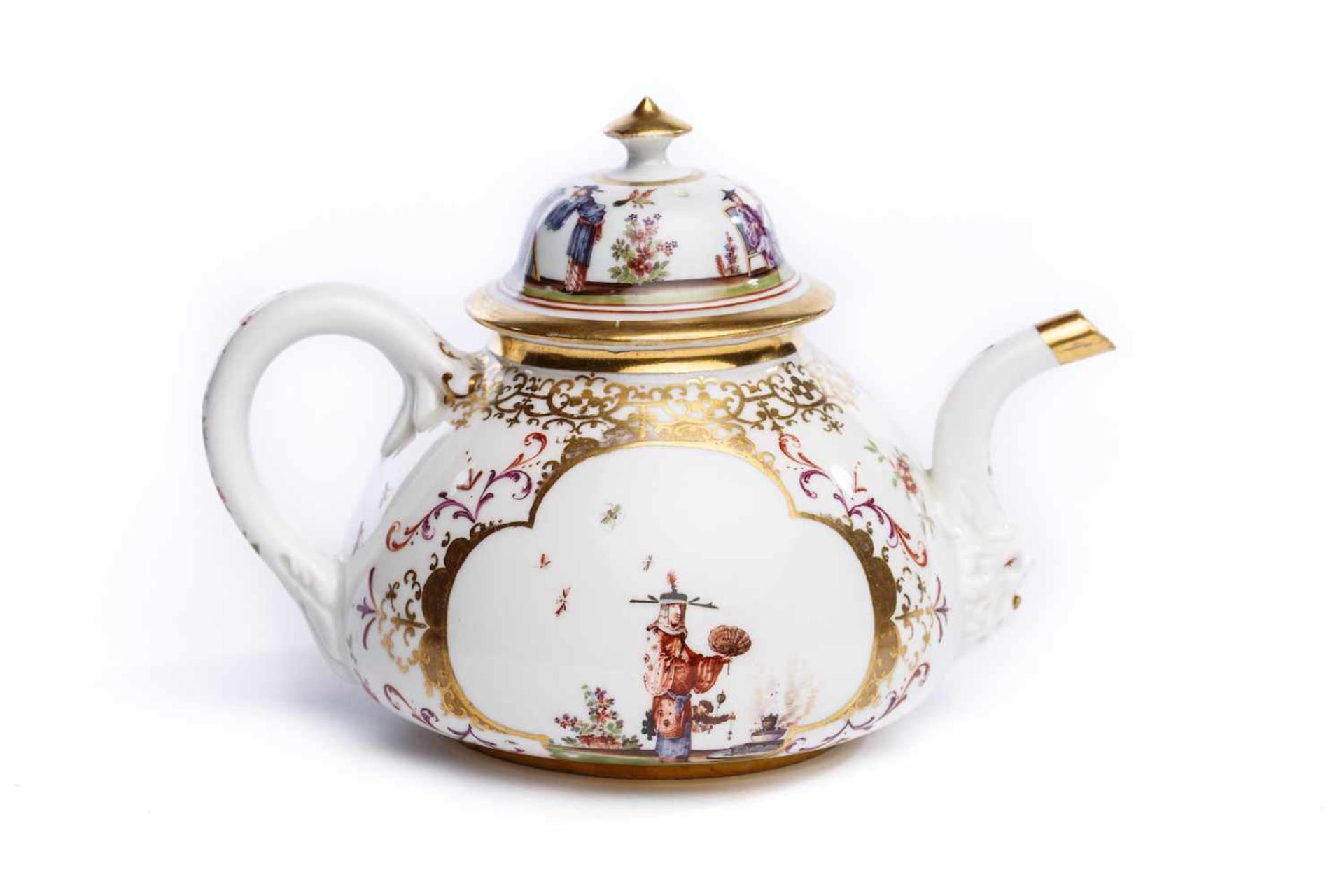 Teekanne, Meissen 1723/24Teekanne, Meissen 1723/24, balusterförmiger Korpus bemalt mit