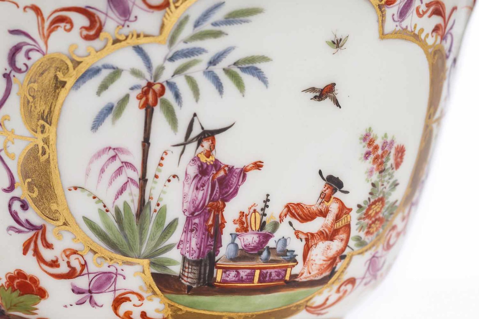 Kumme, Meissen 1720/30Kumme, Chinoiserie Szenen, Meissen um 1720/30, die Bemalung aus dem Umkreis - Bild 3 aus 4