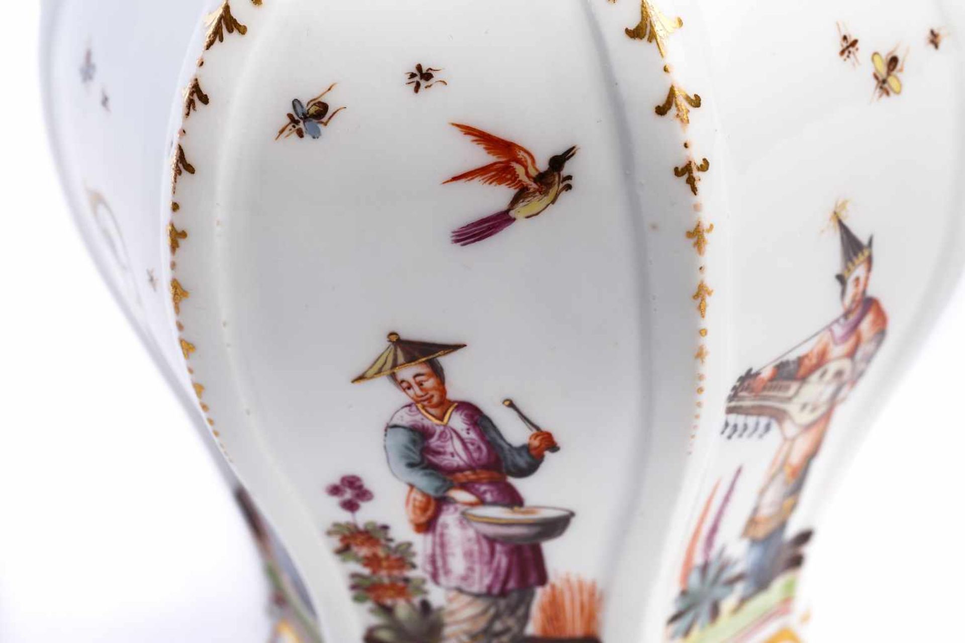 Teedose, Meissen 1735/40Teedose, Meissen 1735/40, hexagonal und birnförmig nach unten verjüngend, - Bild 2 aus 3