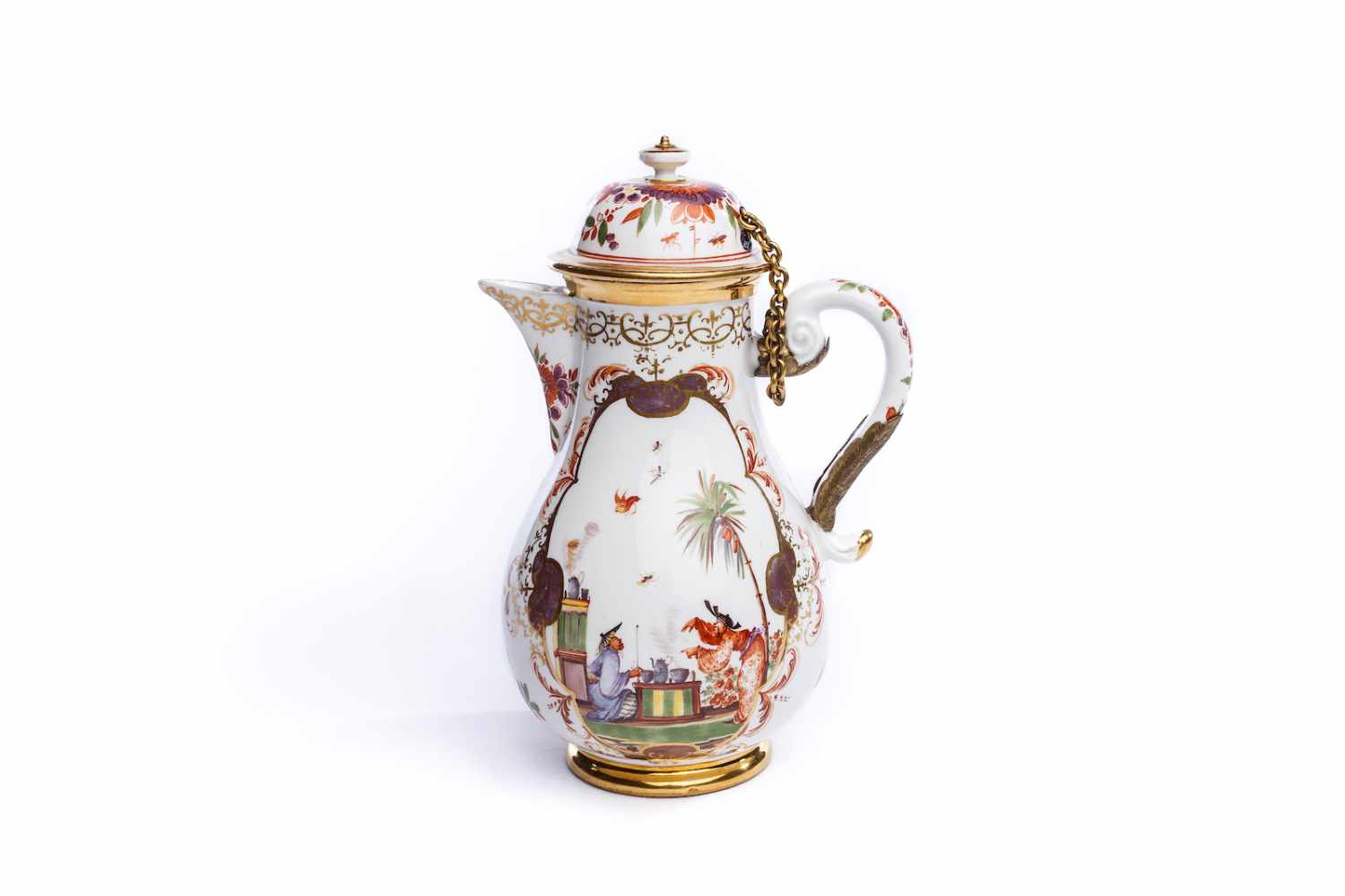 Kaffeekanne, Meissen 1725/30Kaffeekanne, Meissen 1725/30, birnförmig, S-förmiger Henkel und kurze,