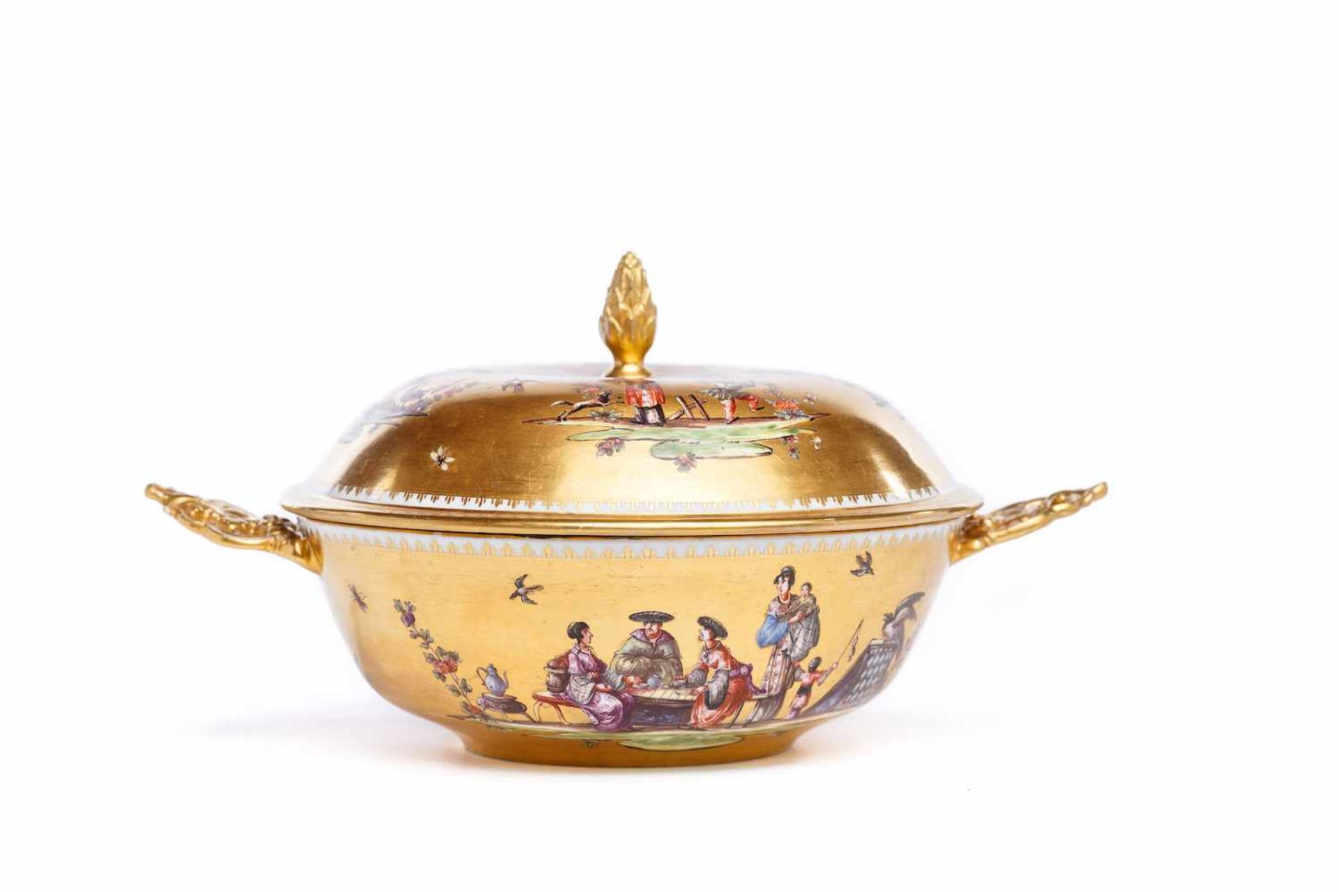 Seltene dreiteilige Deckelterrine, Meissen 1730/35 Écuelle mit Unterschale, Chinoiserie Szenen,