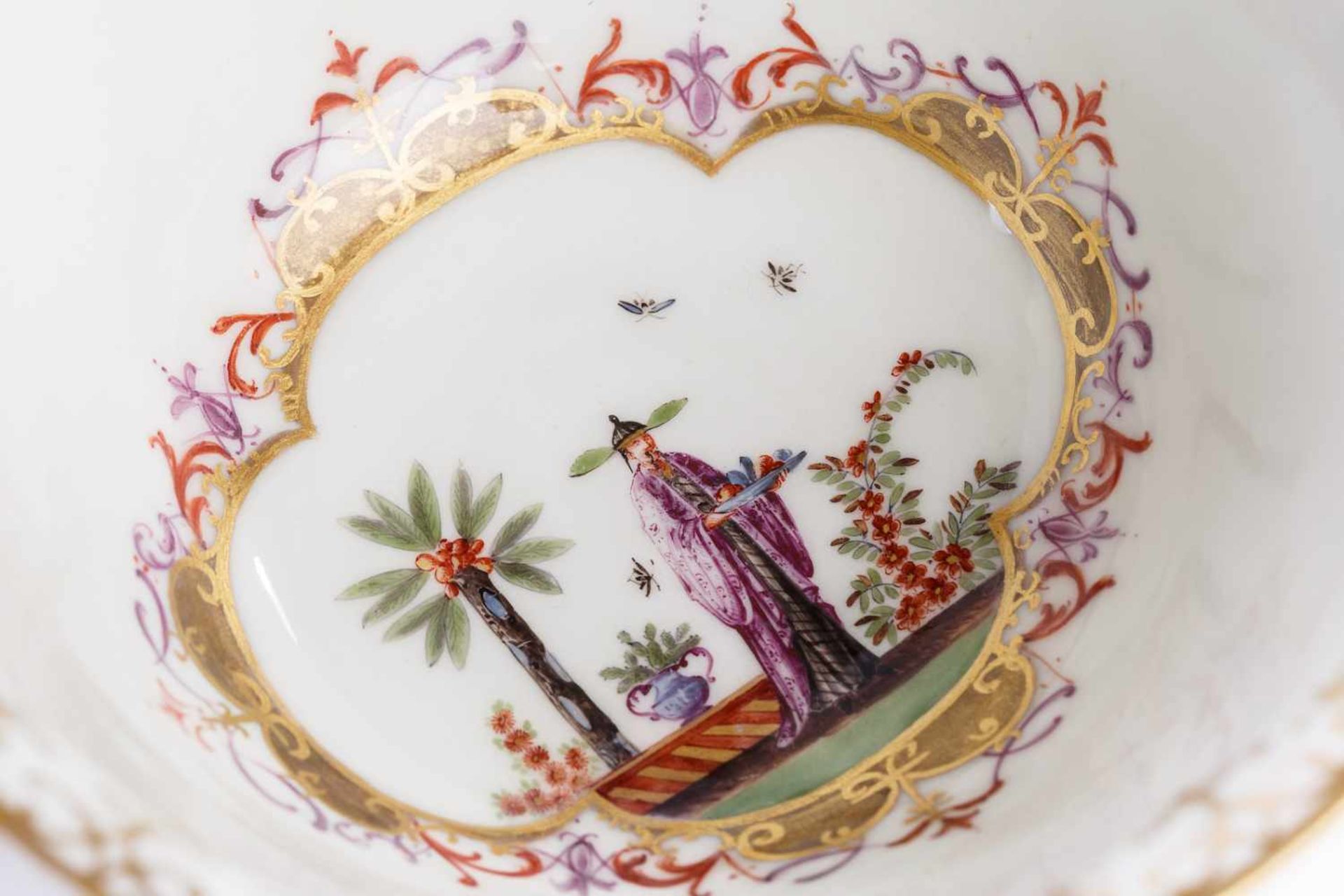 Kumme, Meissen 1720/30Kumme, Chinoiserie Szenen, Meissen um 1720/30, die Bemalung aus dem Umkreis - Bild 2 aus 4