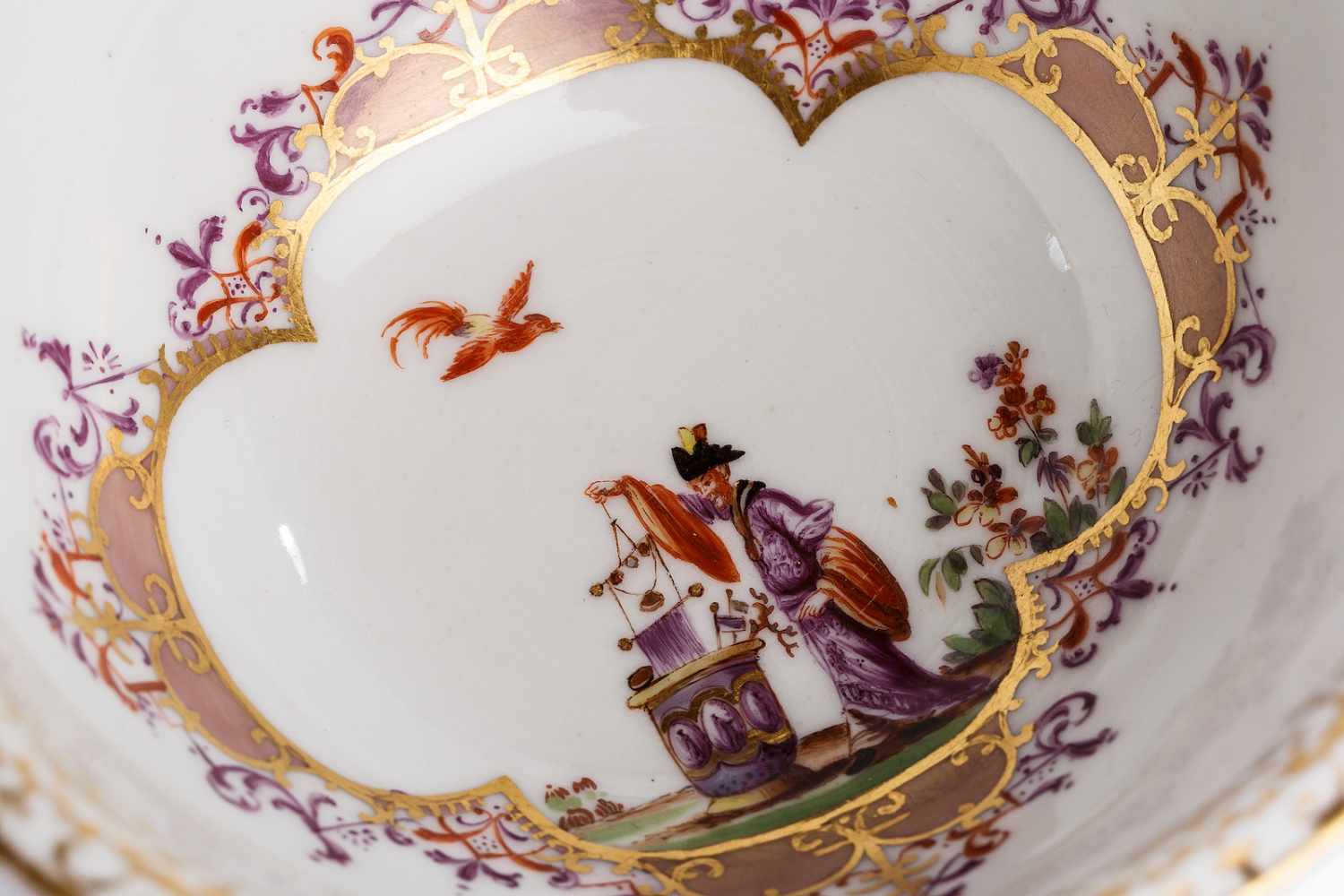 Kumme, Meissen 1720/30Kumme, mit Chinoiserie Szenen, Meissen, Datierung Scherben um 1720, - Image 2 of 5