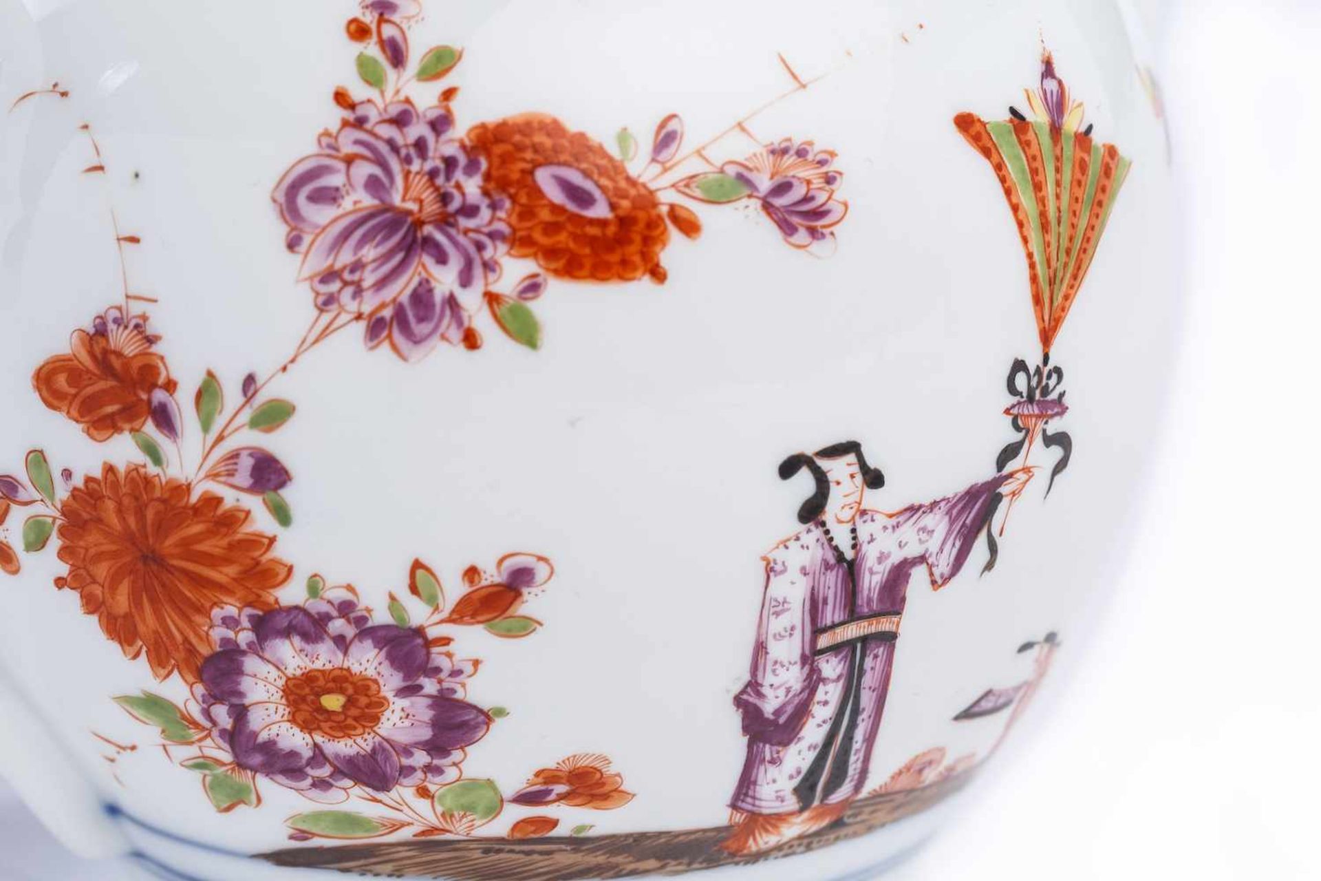 Teekanne, Meissen 1730/35Teekanne, Meissen 1730/35, balusterförmige Form mit gerader Tülle und - Bild 4 aus 5