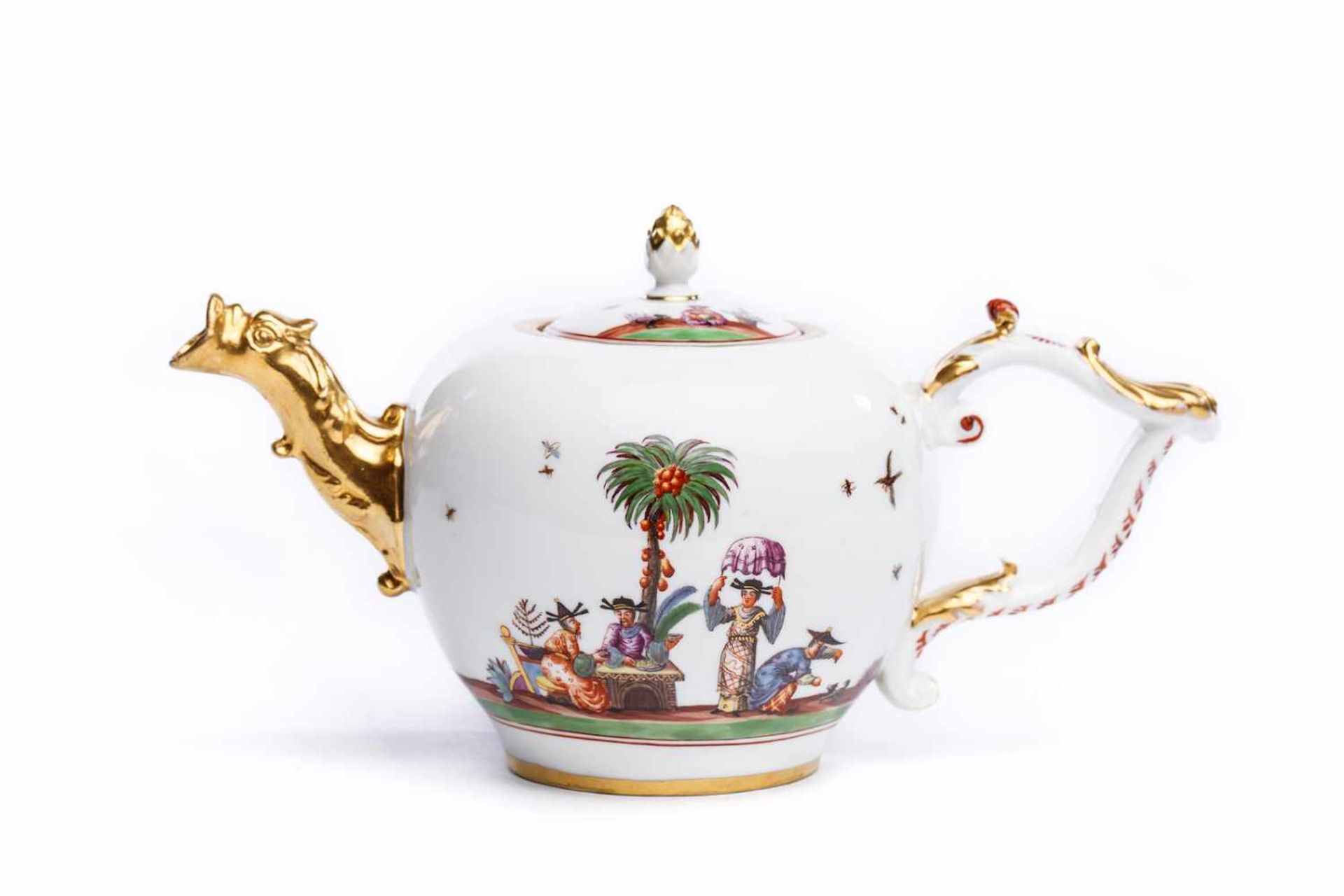 Teekanne, Meissen 1735/38Kleine Teekanne, Meissen 1735/38, Porzellan weiß bemalt mit bunten