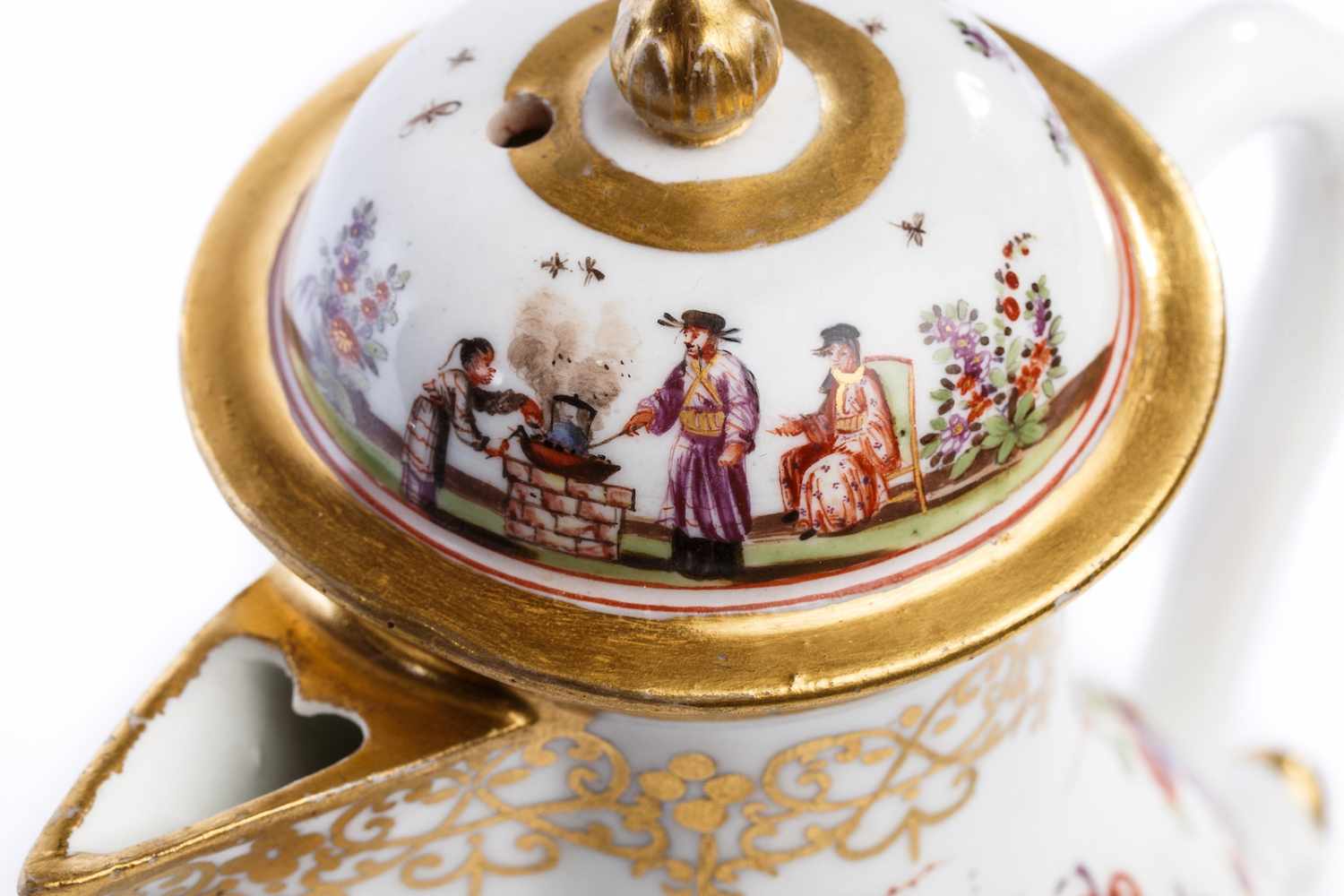 Kaffeekanne, Meissen 1725/30Kaffeekanne, Meissen 1725/30, birnförmig, auf rundem, eingeschnürtem - Image 2 of 4