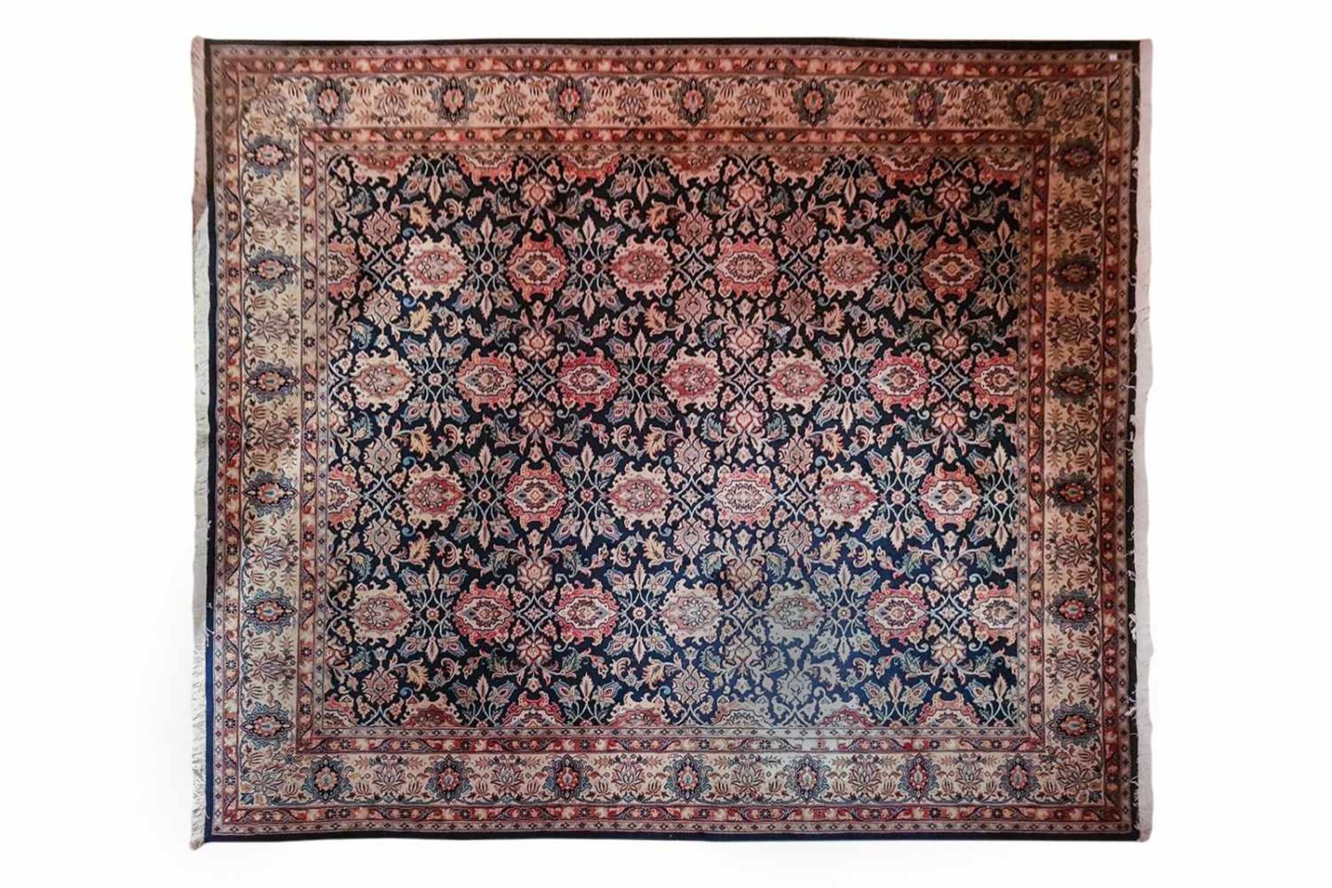 Perser Teppich Ein wunderschöner Wollteppich mit Seide 1965-1970, sehr originelle und seltene Maße