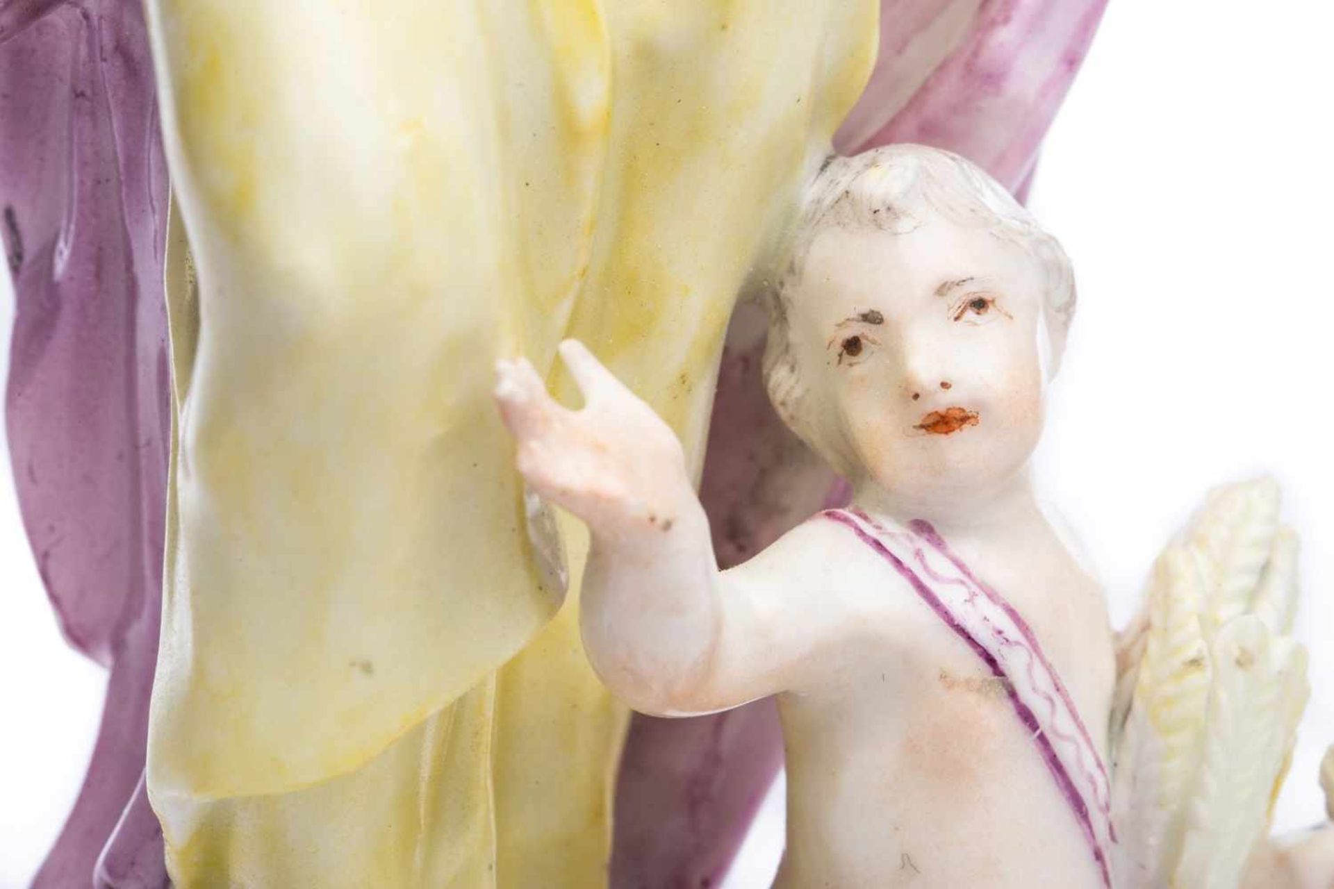 Weibliche Porzellanfigur, Meissen 1750Weibliche Porzellanfigur, Meissen 1750, Junge Frau auf mit - Bild 3 aus 3