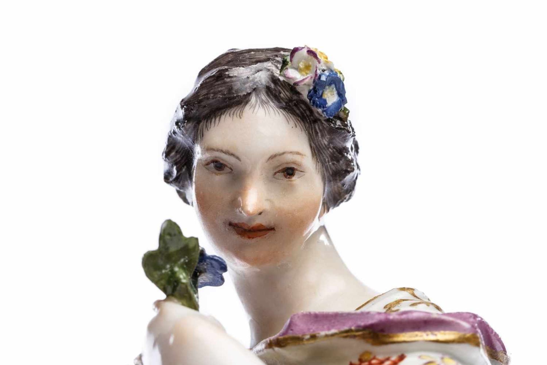 Porzellanfigur "Dame mit Blumengirlande", Meissen 1750Porzellanfigur "Dame mit Blumengirlande", - Bild 3 aus 5