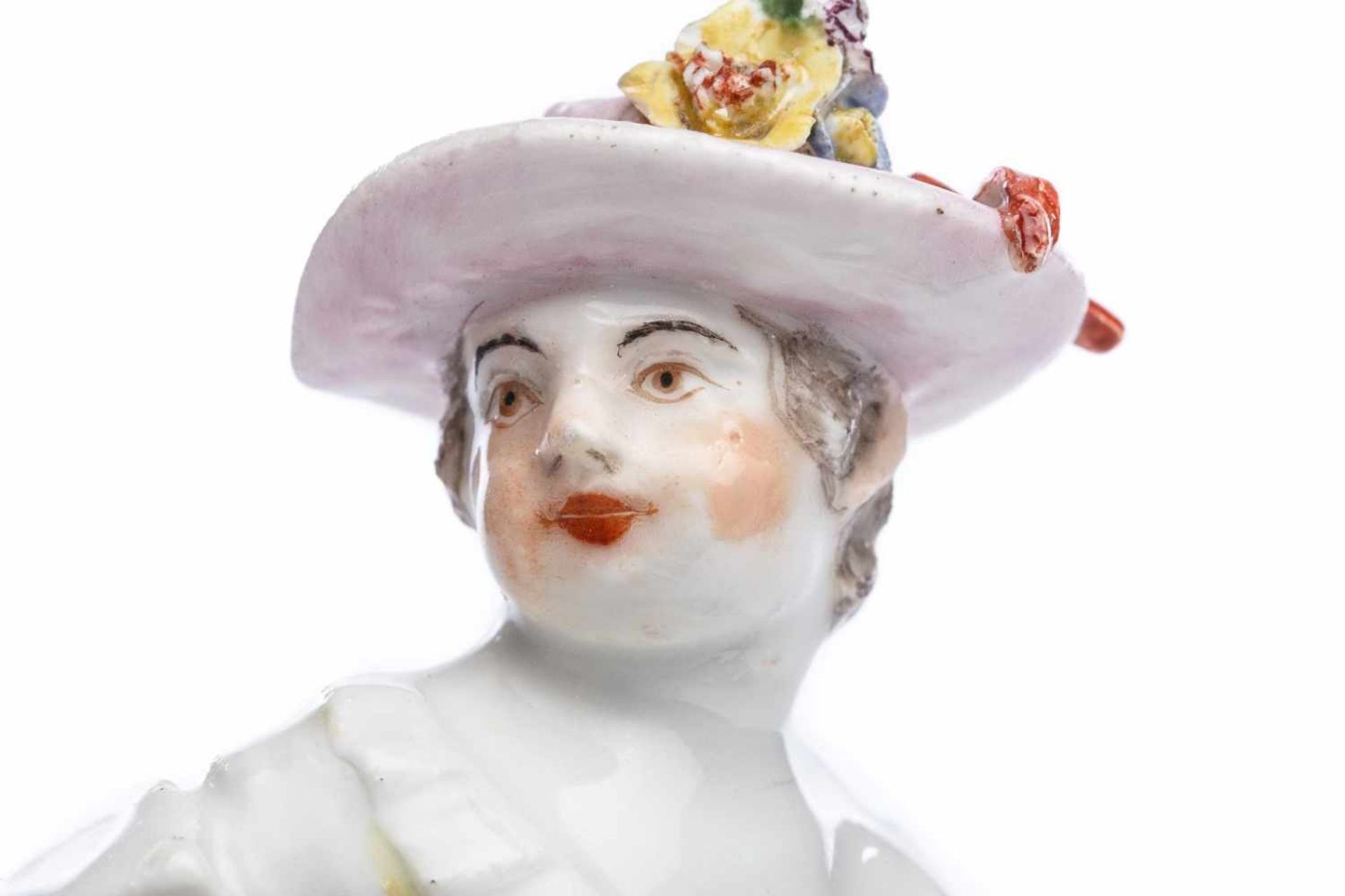 Porzellanfigur "Mädchen mit Schürze", Meissen 1750Porzellanfigur "Mädchen mit Schürze", Meissen - Bild 2 aus 4