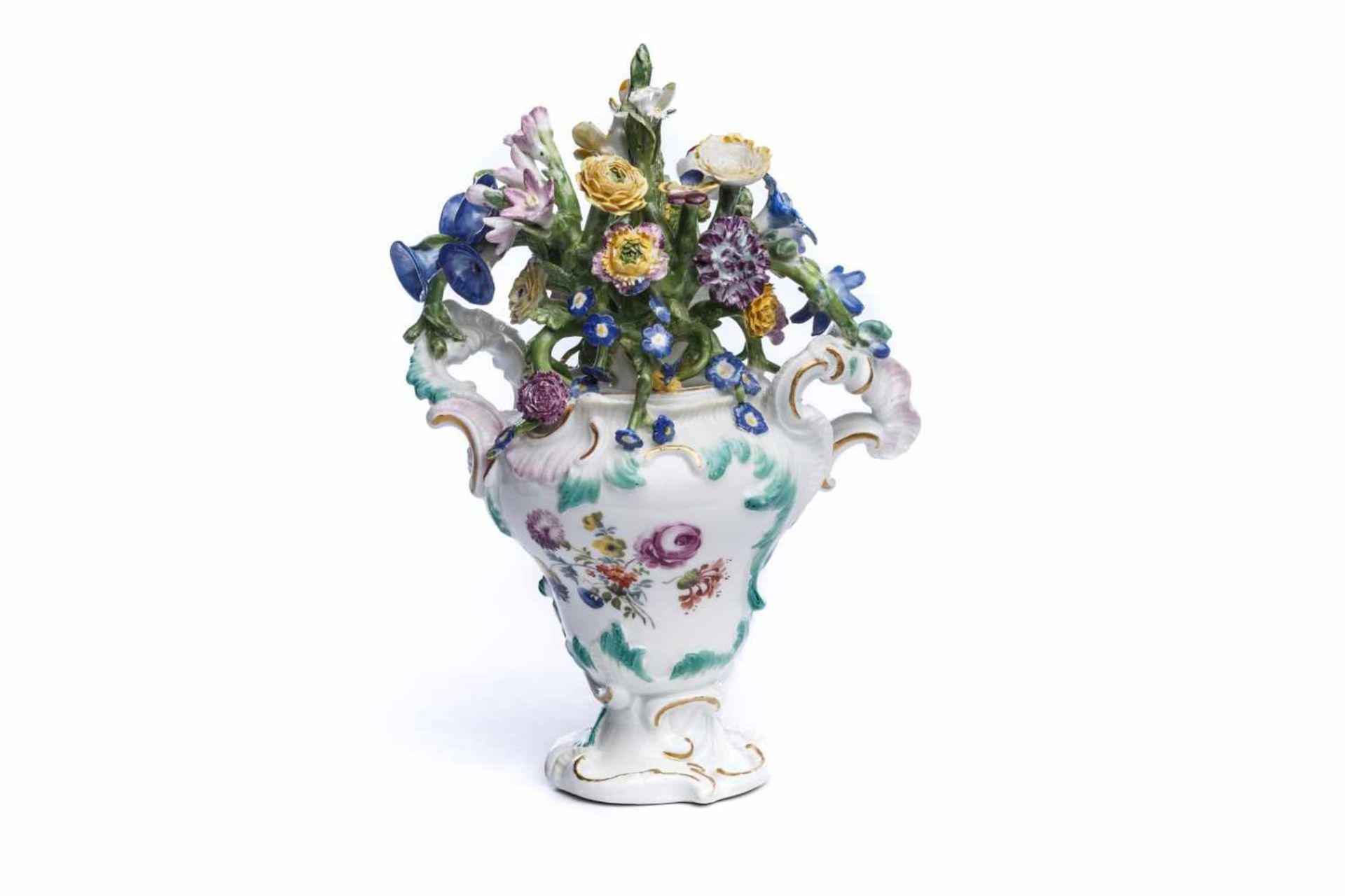 Vase mit Blumen, Meissen 1750Vase mit Blumen, Meissen 1750, Balusterförmige Vase mit plastischen