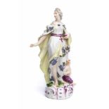 Weibliche Porzellanfigur, Meissen 1752Weibliche Porzellanfigur, Meissen 1752, Junge Frau auf einem