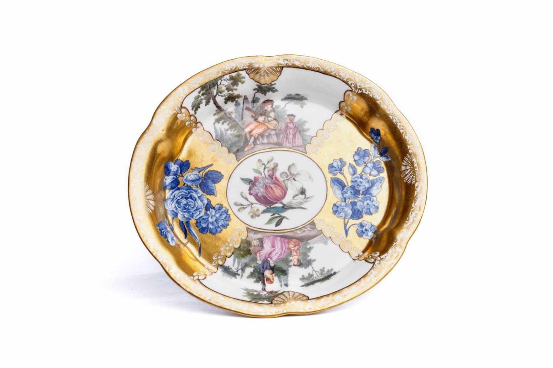 Zierschale, Meissen 1740Zierschale, Meissen 1740, mit Blumen, leicht ovale Form, im vertieften