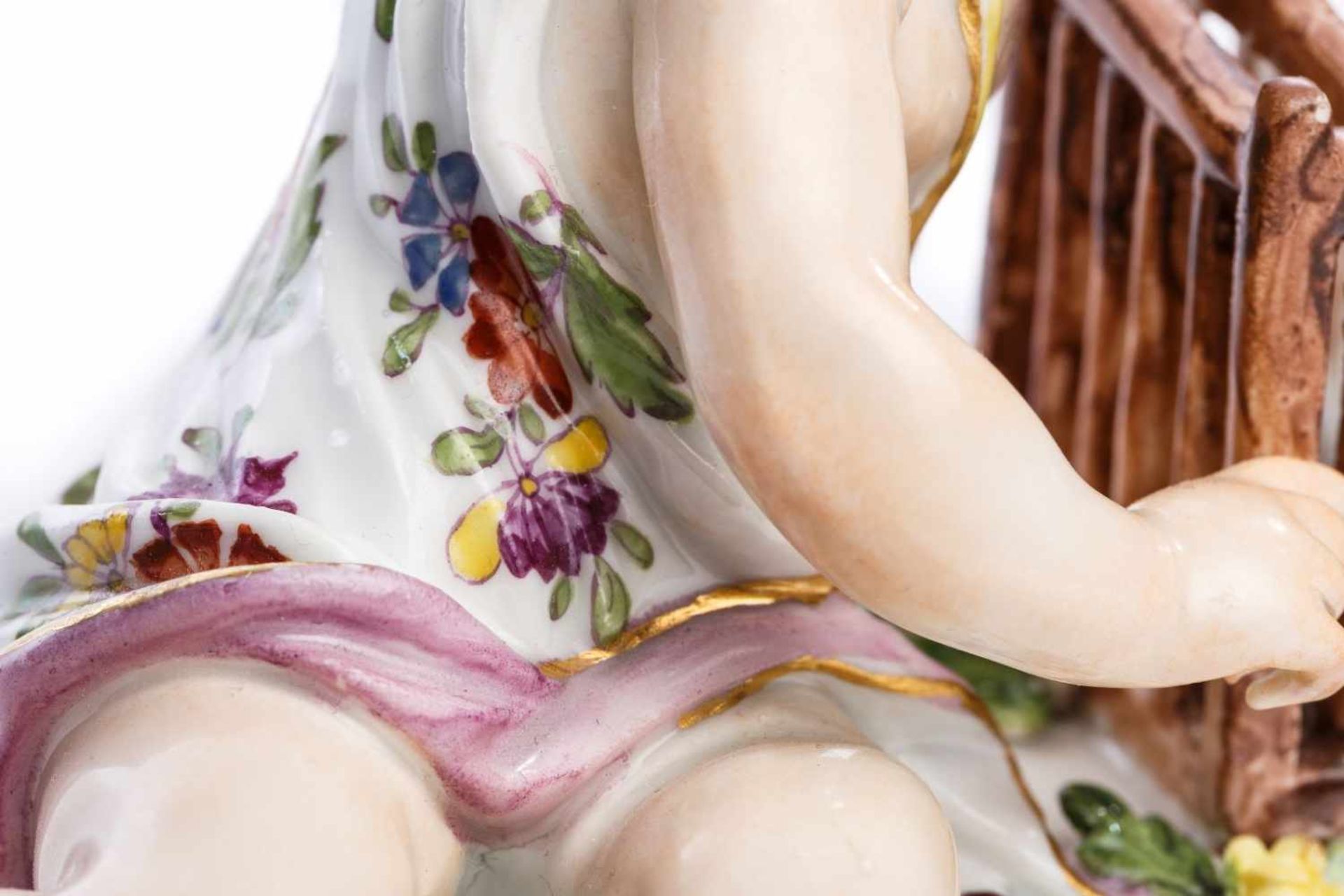 Porzellanfigur "Knabe mit Hühnerkäfig", Meissen 1755Porzellanfigur "Knabe mit Hühnerkäfig", - Bild 2 aus 4