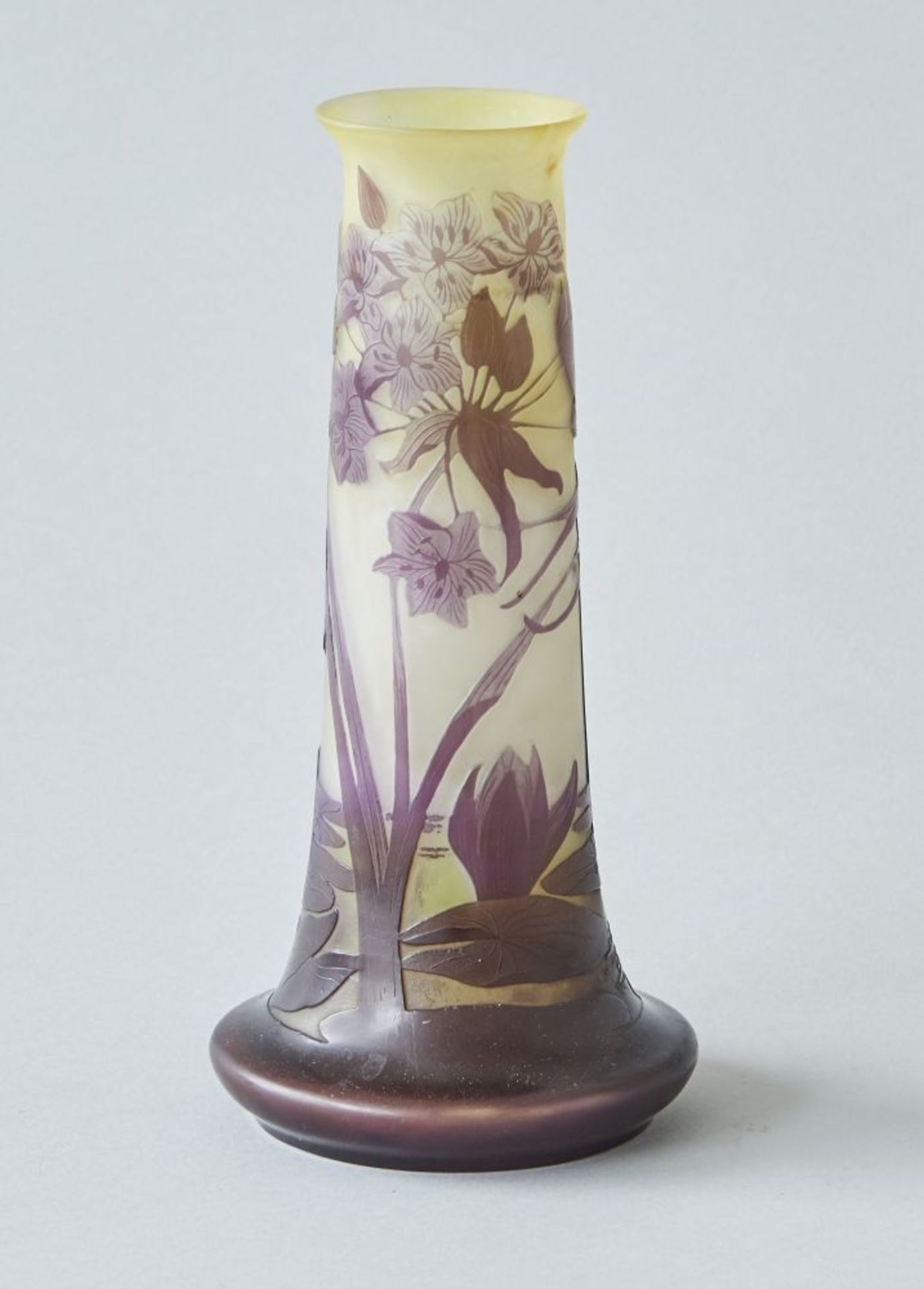 VaseÉmile Gallé, (1846-1904)Glas, signiert "Gallé", unbeschädigt. Höhe 24,5 cm