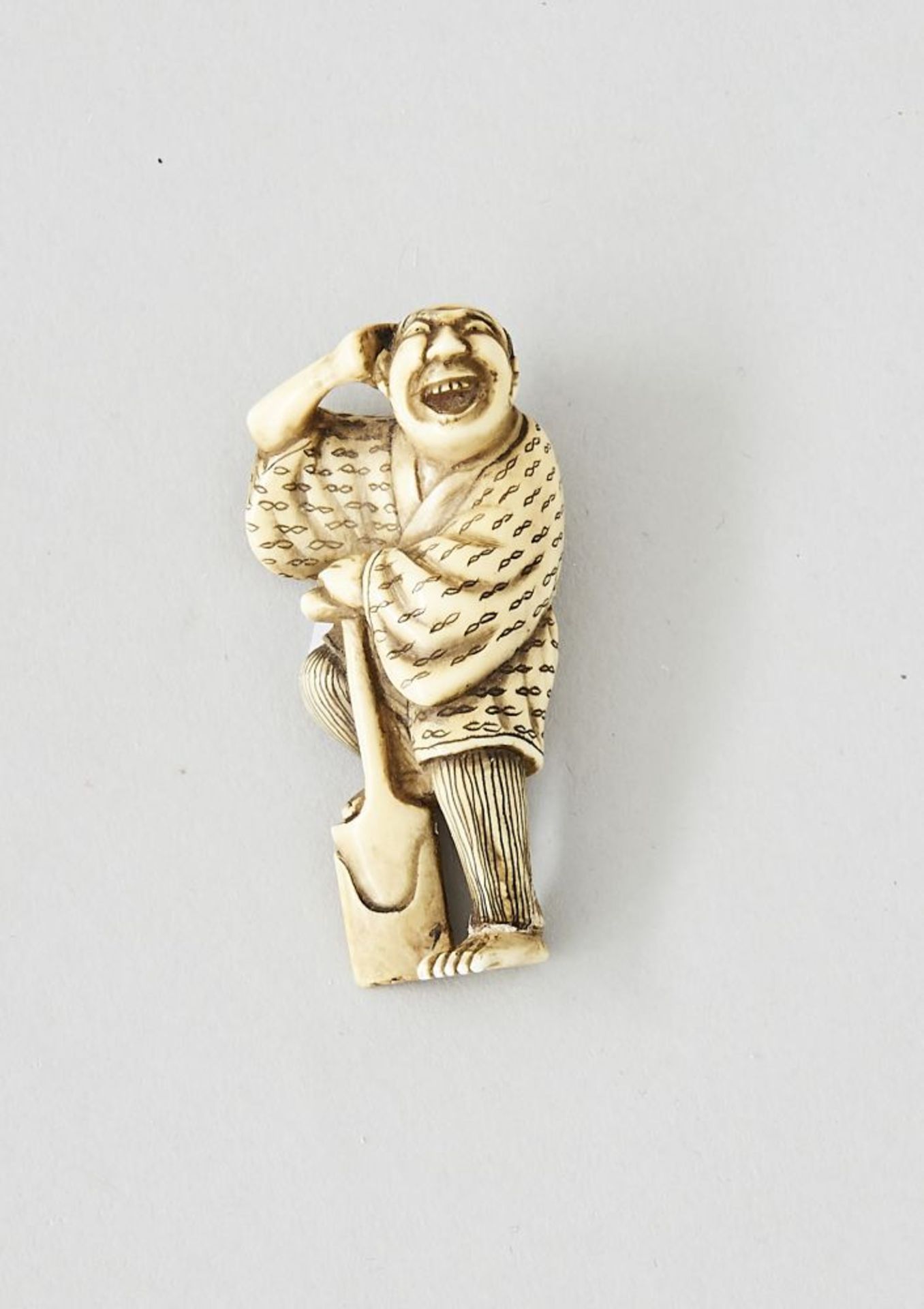 Netsuke, Japan 18./19. Jhdt.Geschnitzte Netsuke, Japan 18./19. Jhdt., Klebestelle am Fuß. Höhe 5,5