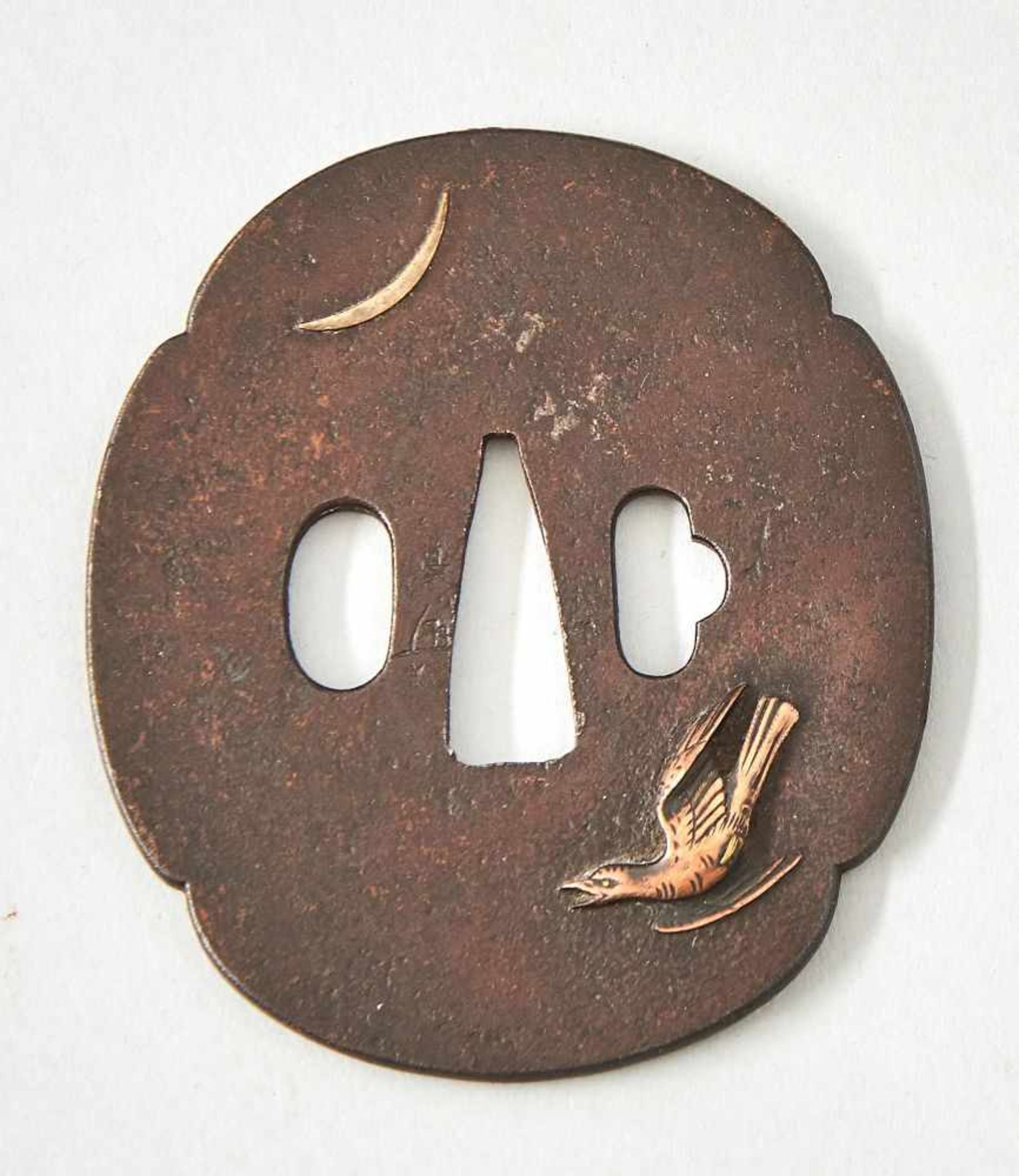 Tsuba, Japan 19. Jhdt.Tsuba, Eisen, ovale Form, mit wenigen Goldtauschierungen, Japan 19. Jhdt. Höhe