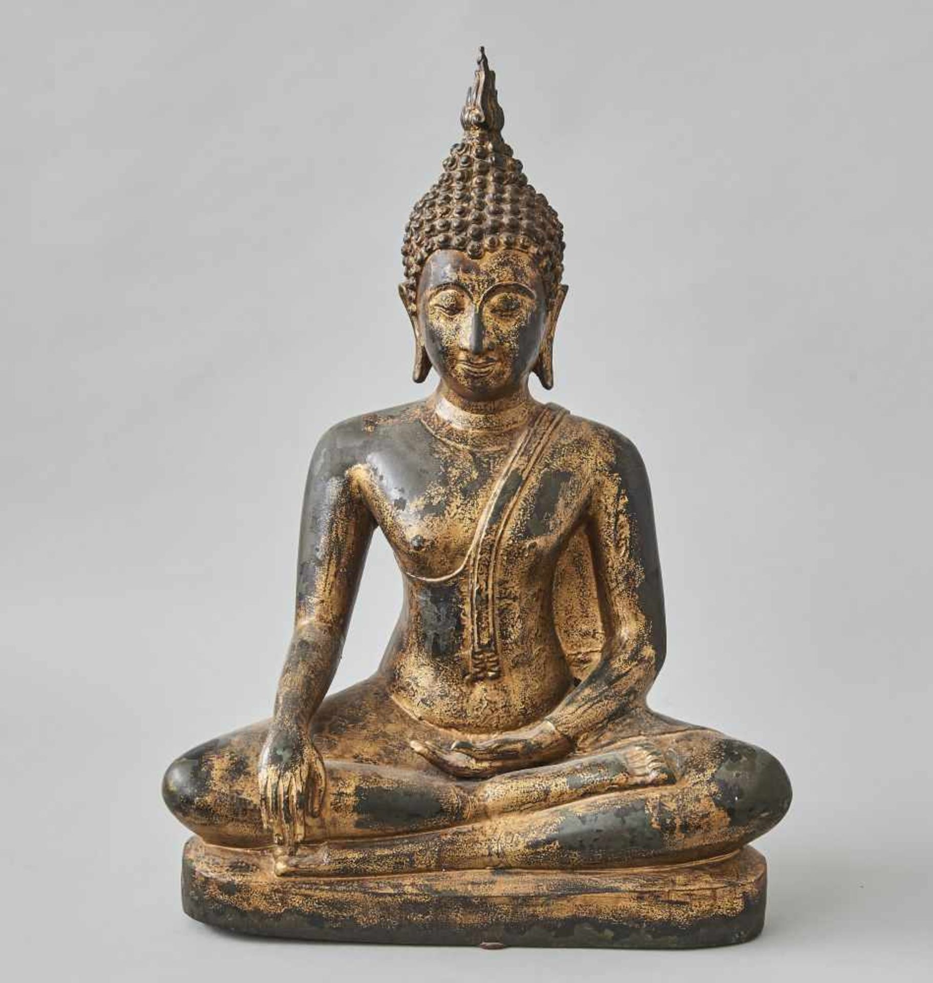 Buddha Thailand Bronze 19. Jhdt.Mit Lackvergoldung, löst sich an einigen Stellen. Höhe 57,5 cm