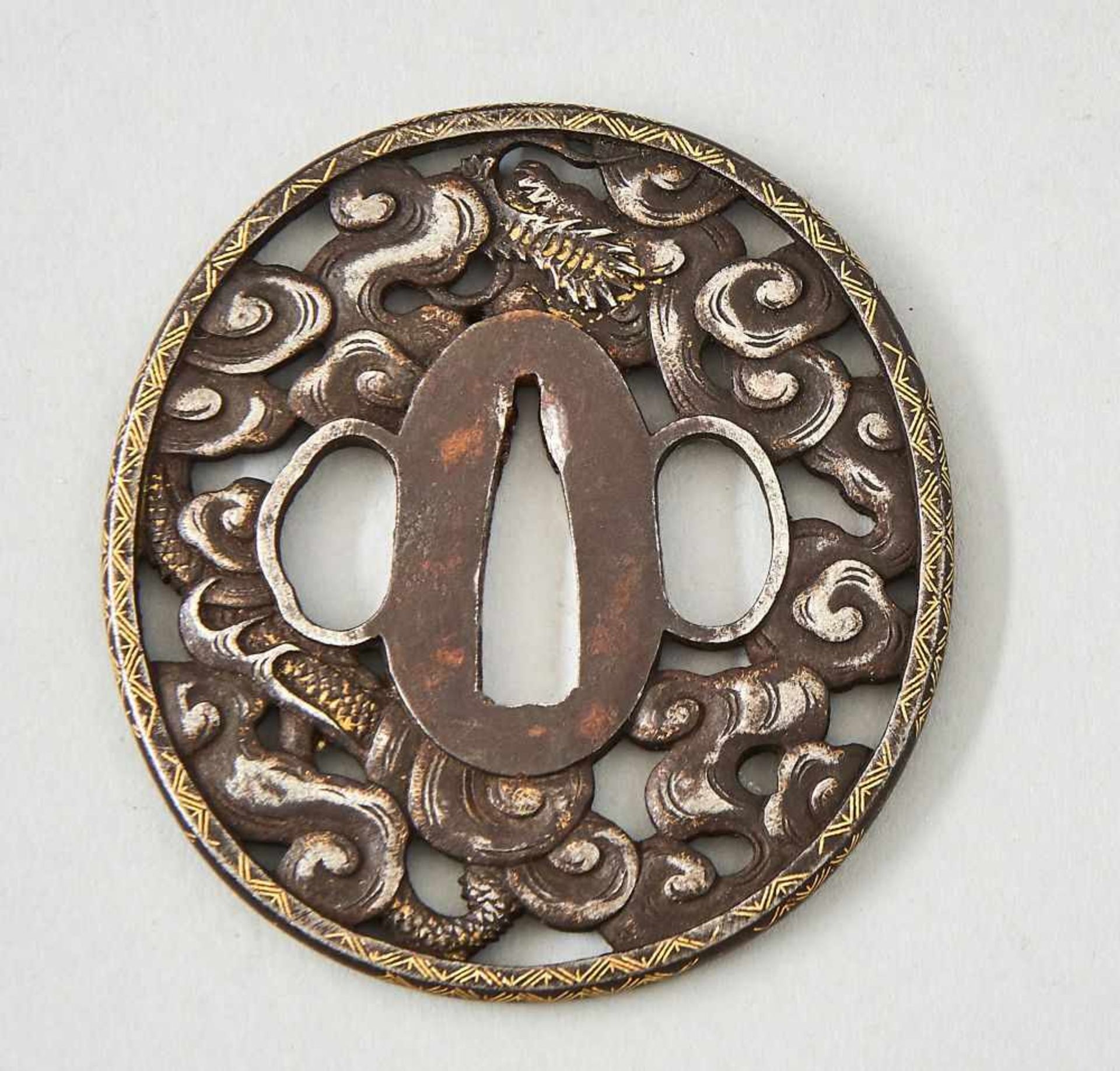 Tsuba, Japan, 19. Jhdt.Tsuba, Eisen, ovale Form mit Goldtauschierungen, Japan 19. Jhdt. Höhe 7,5 cm - Bild 2 aus 2