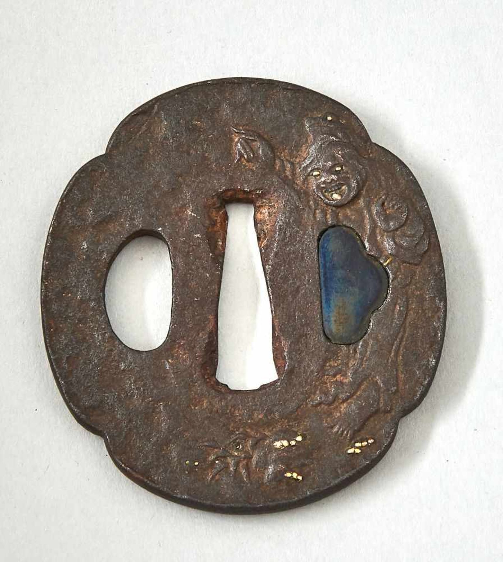 Tsuba, Japan, 19. Jhdt.Tsuba, Eisen mit Goldtauschierungen, Japan 19. Jhdt. Höhe 6,8 cm