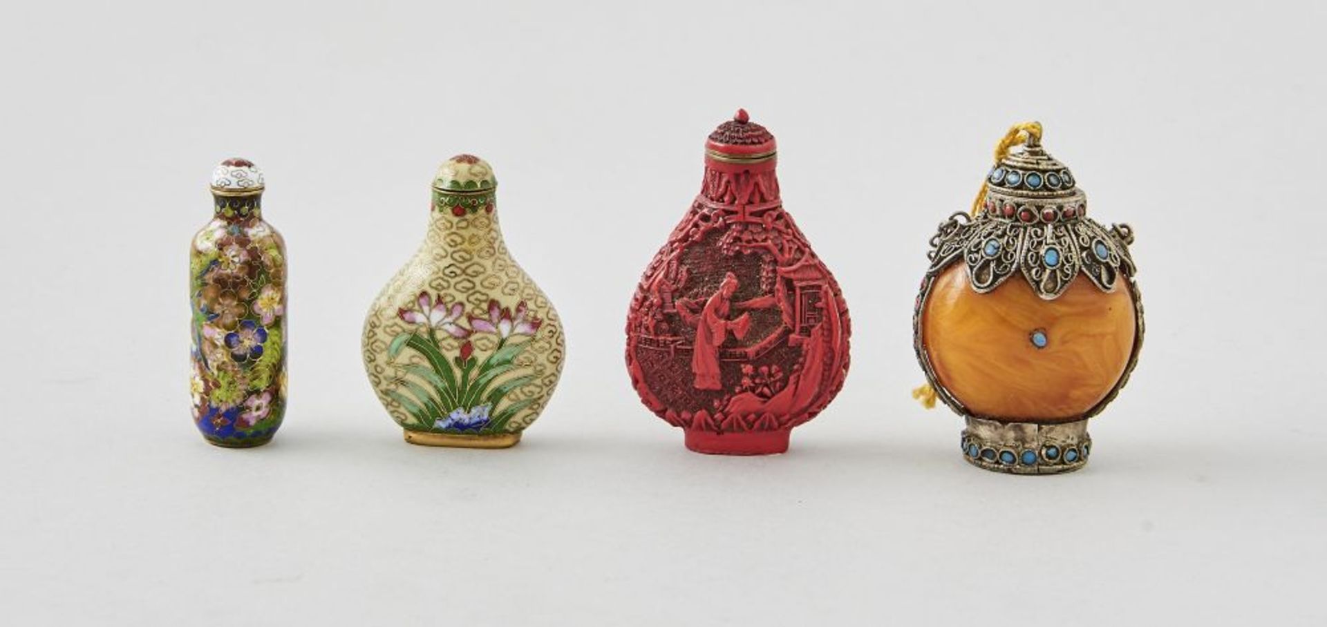 Konvolut 4 Snuff Bottles, China 19. Jhdt.4 Snuff Bottles, Cloisonne, Stein mit versilberter