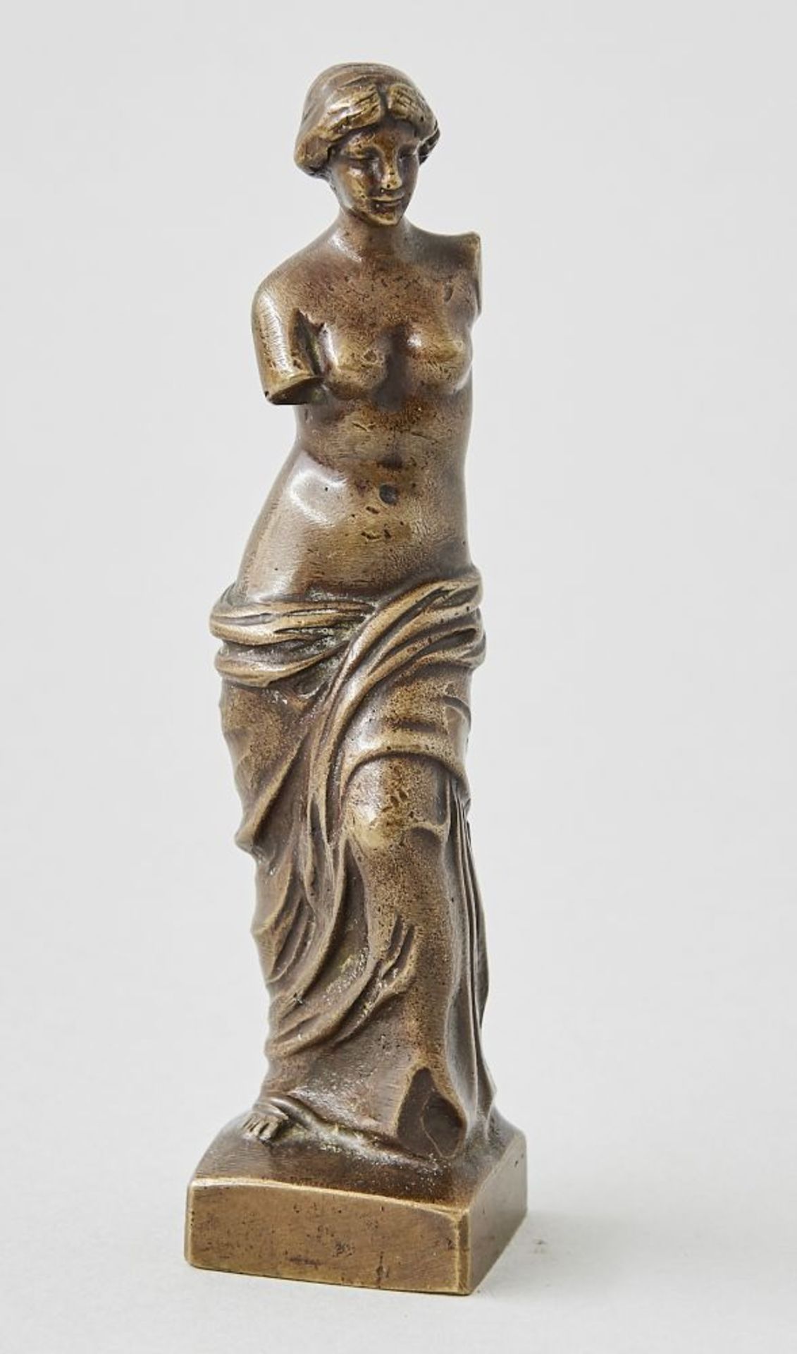 Venus von Milo, 19. Jhdt.Bronzeskulptur, patiniert, rückseitig bezeichnet Künstler und Bronzeguss.