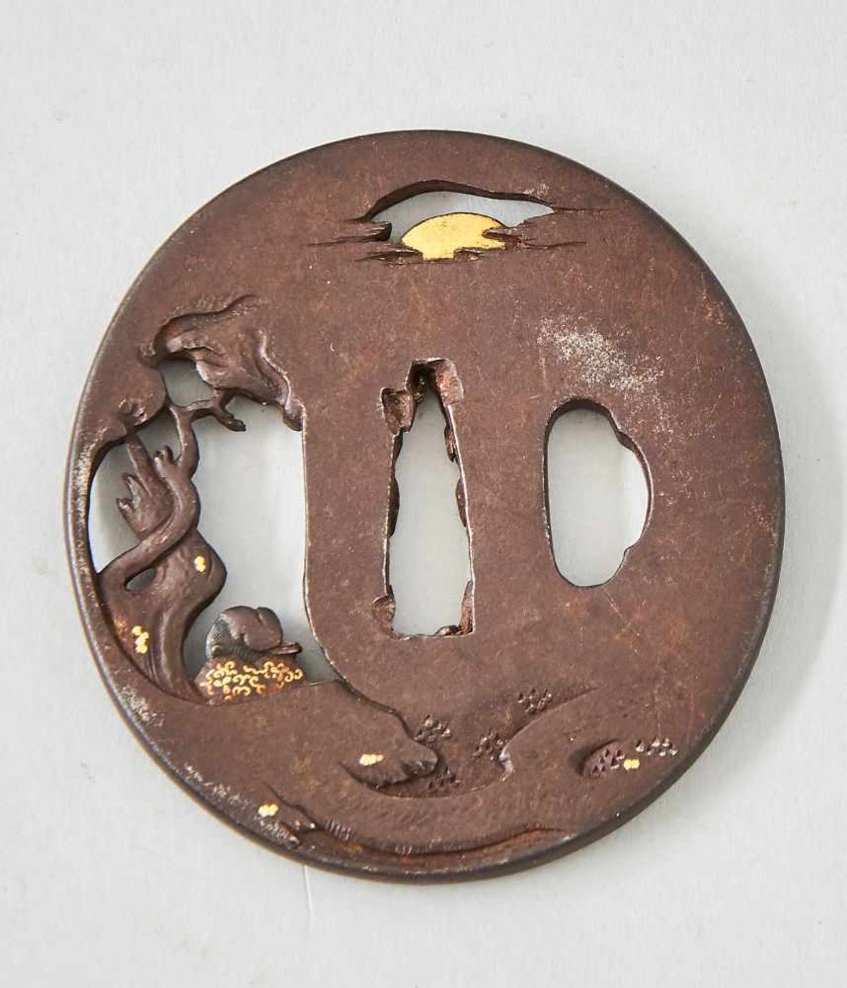Tsuba, Japan 19. Jhdt.Tsuba, Eisen, signiert, ovale Form mit Goldtauschierungen, Japan 19. Jhdt.