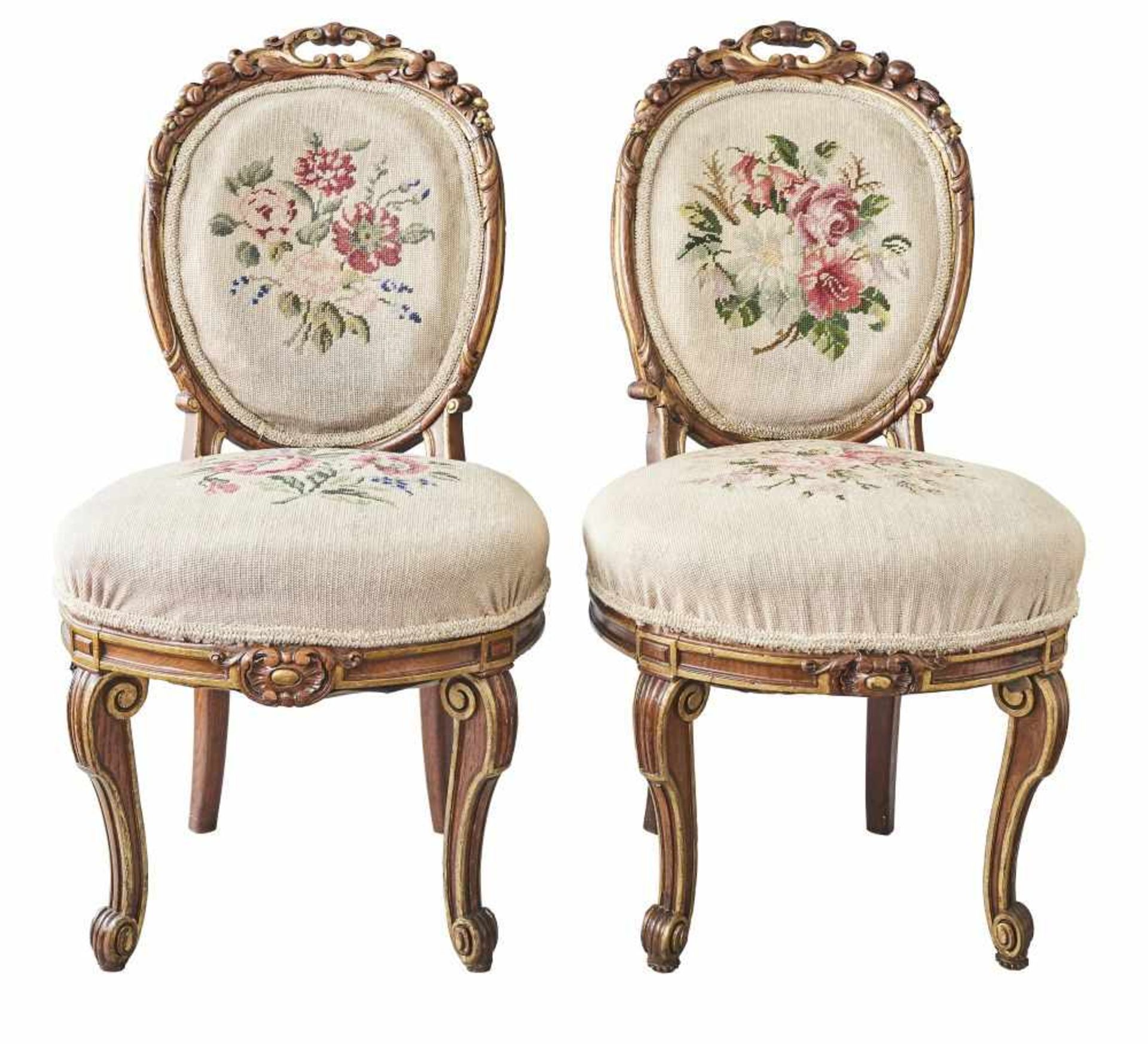 Paar Französische Stühle Louis XVIEiche, ein Stuhl gebrochen, teils vergoldet, Frankreich 18.