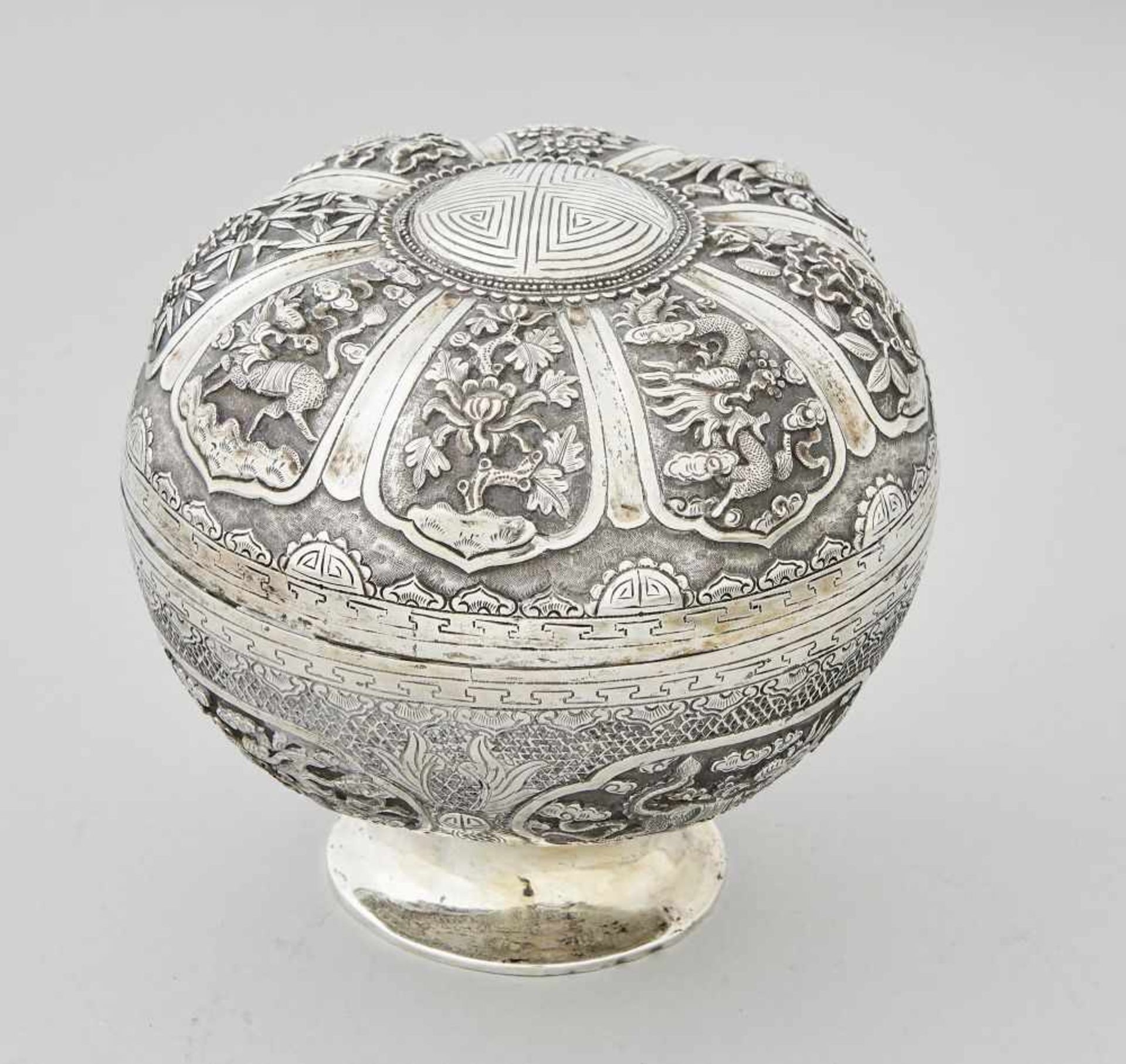 Chinesische Silber DeckeldoseSilber mindestens 800er. Höhe 11,5 cm, Gewicht 230 Gramm