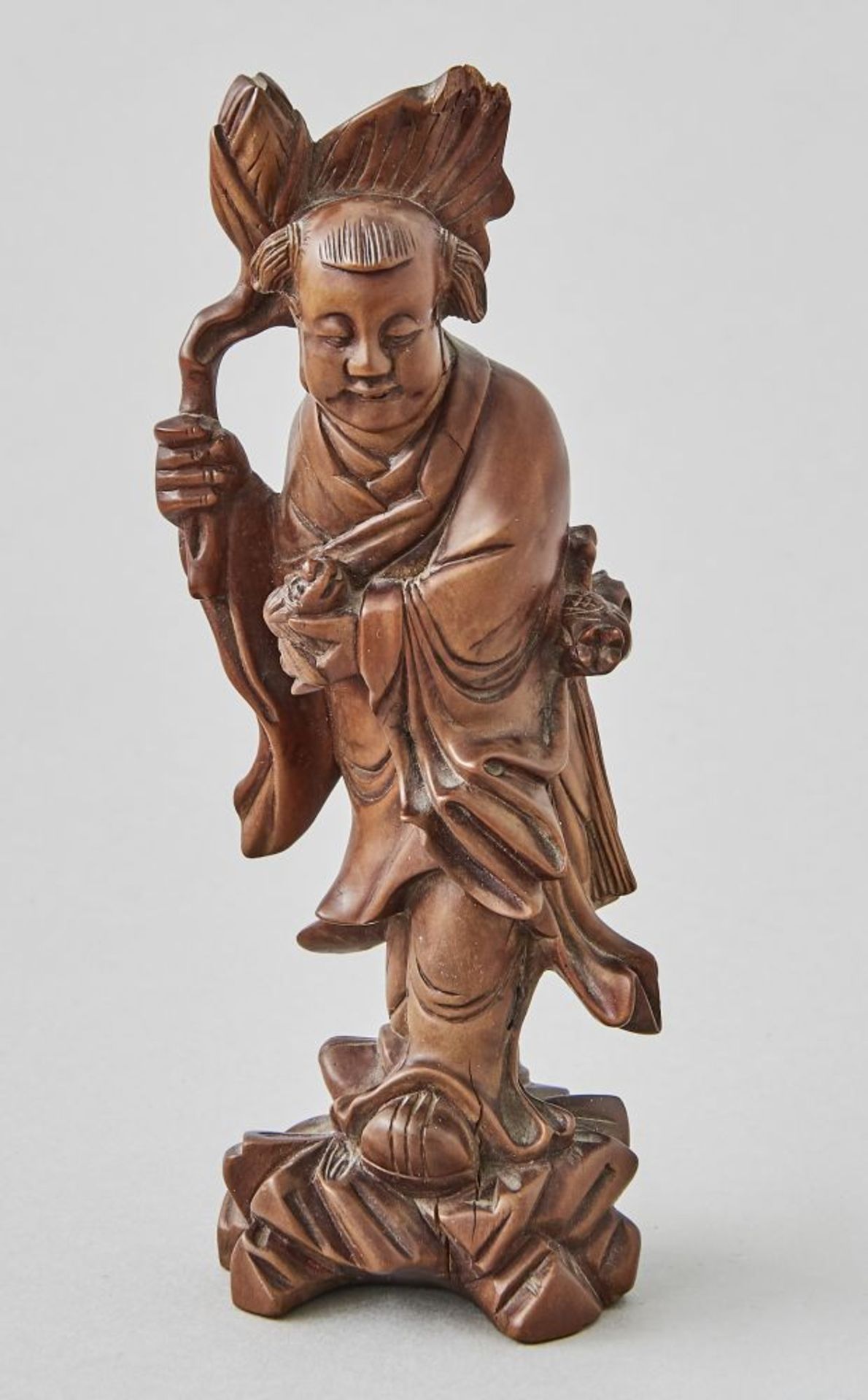 Japanische SkulpturSkulptur, wohl Buchsbaum, fein geschnitzt, Japan 19. Jhdt, Beschädigung. Höhe