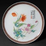 Plato en porcelana china pintado a mano. Trabajo Chino, Siglo XXAsiento decorado con motivos