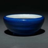 Macetero en porcelana china color azul. Trabajo Chino, Siglo XIXBuen estado de conservación.11 x