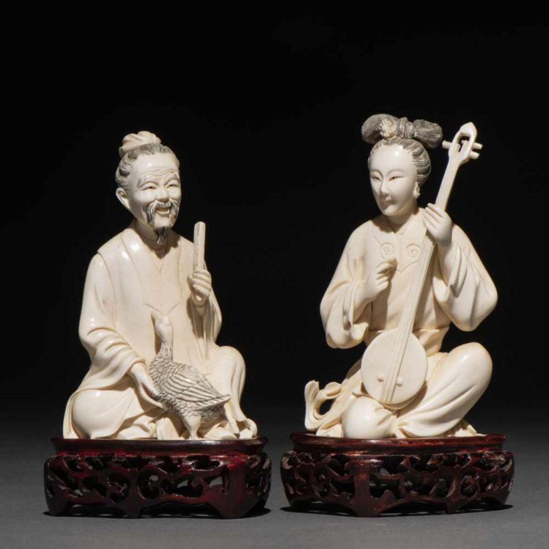 Pareja de jarrones en porcelana china. Trabajo Chino, Siglo XIX-XXDecorado con melocotones,