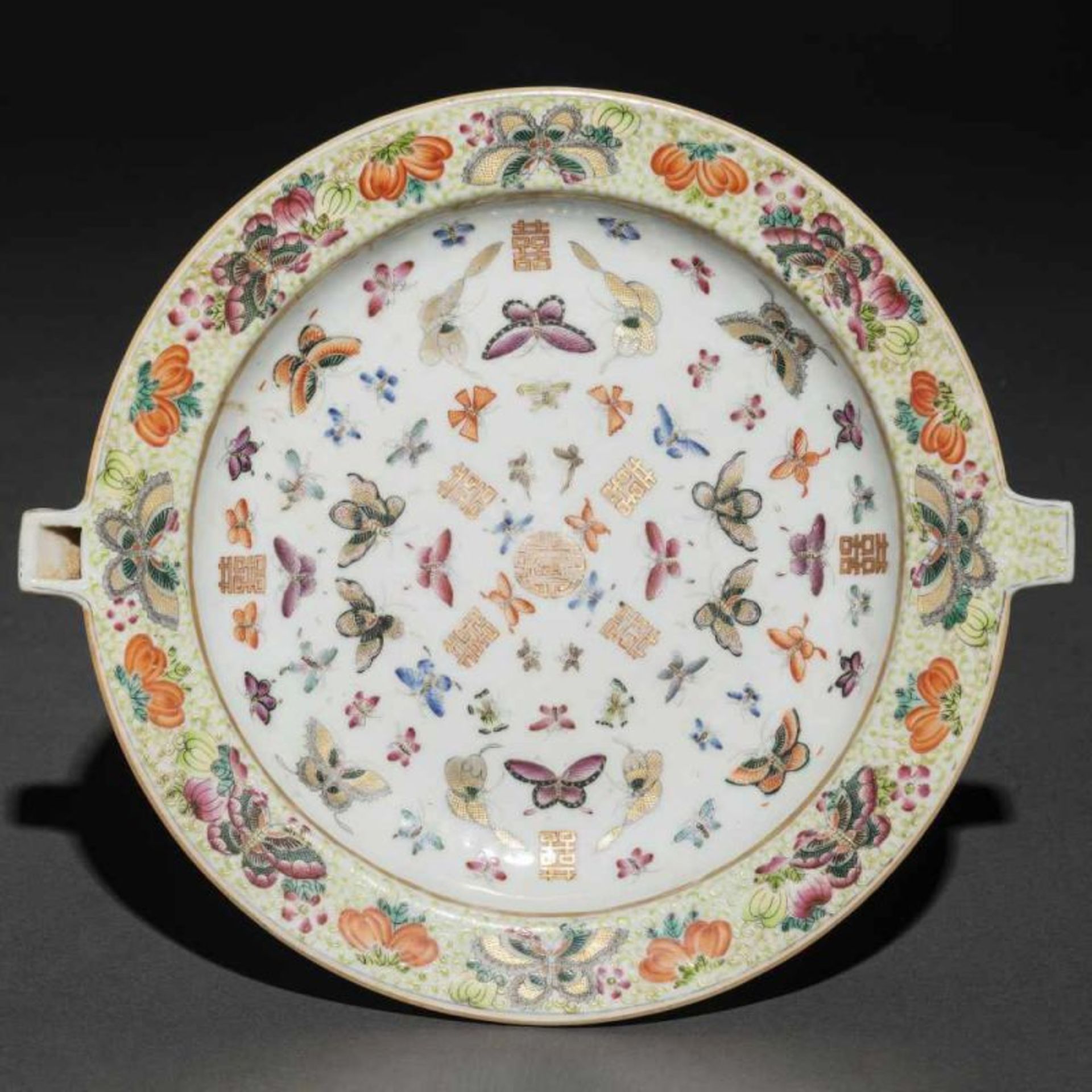 Calentador de porcelana familia verde. Trabajo Chino, Siglo XIXDecorado con mariposas, elementos