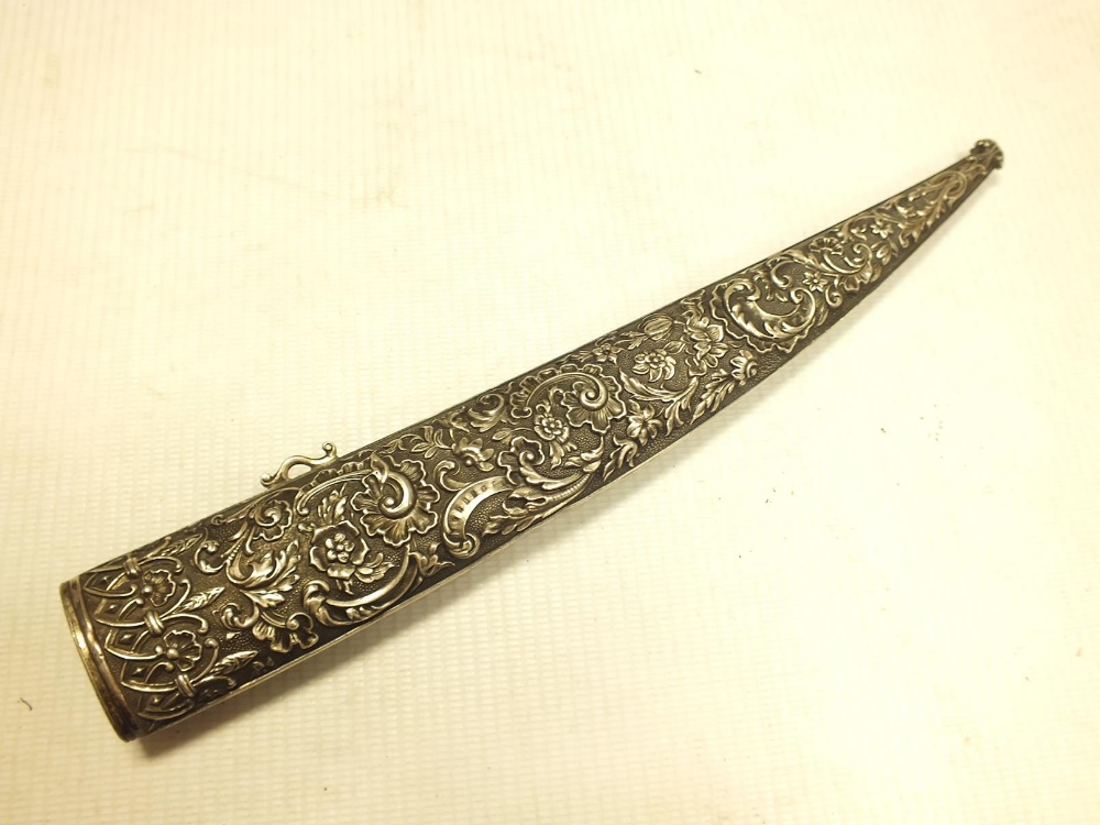 A FINE QUALITY 19TH CENTURY EUROPEAN MADE OTTOMAN JAMBIYA, 21cm damascus blade with broad shallow - Image 9 of 11