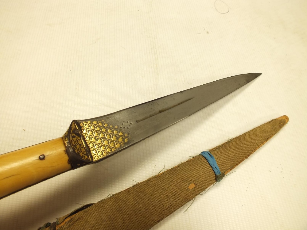 A LATE 18TH CENTURY INDIAN KARD, 23cm blade with single short fuller to the left side, punched dot - Image 4 of 12