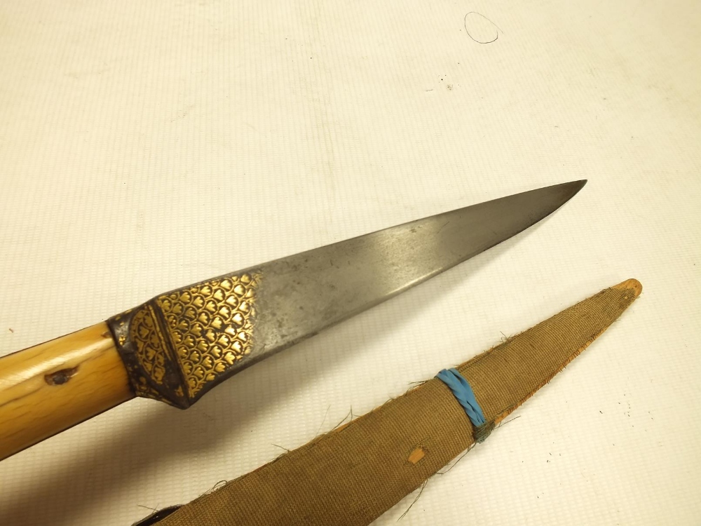 A LATE 18TH CENTURY INDIAN KARD, 23cm blade with single short fuller to the left side, punched dot - Image 3 of 12