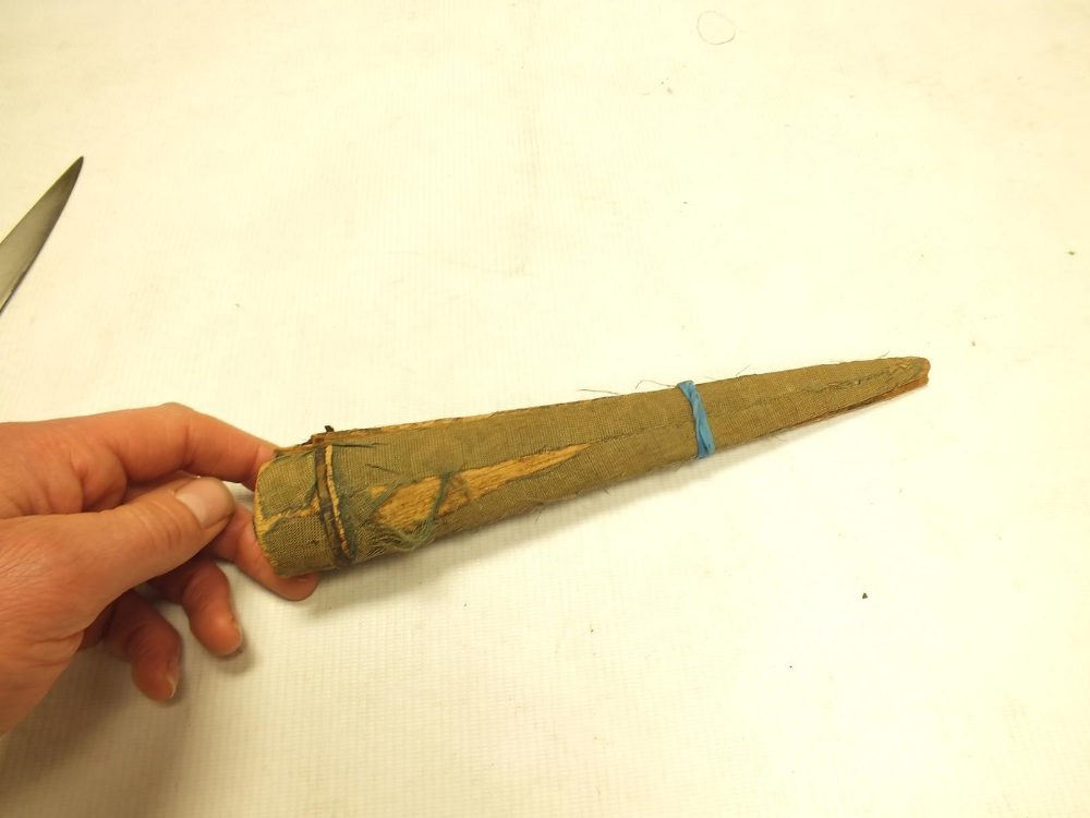 A LATE 18TH CENTURY INDIAN KARD, 23cm blade with single short fuller to the left side, punched dot - Image 12 of 12