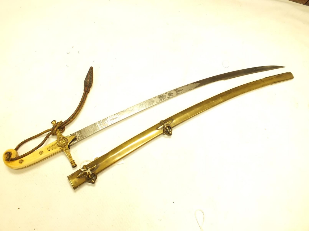 AN 1831 PATTERN VICTORIAN GENERAL OFFICER'S MAMELUKE, 72.5cm slightly curved clipped back blade - Image 2 of 9