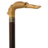 AN EARLY 20TH CENTURY WALKING CANE, the horn handle carved as the head of a greyhound, tapering