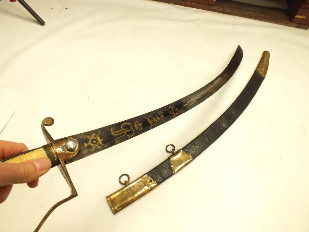 A GEORGIAN GRENADIER GUARDS OFFICER'S SWORD, 82.5cm sharply curved blade by Runkel, decorated with - Image 4 of 19