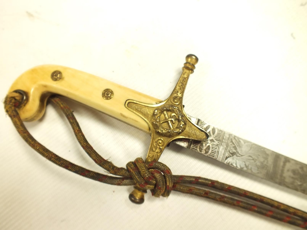 AN 1831 PATTERN VICTORIAN GENERAL OFFICER'S MAMELUKE, 72.5cm slightly curved clipped back blade - Image 6 of 9