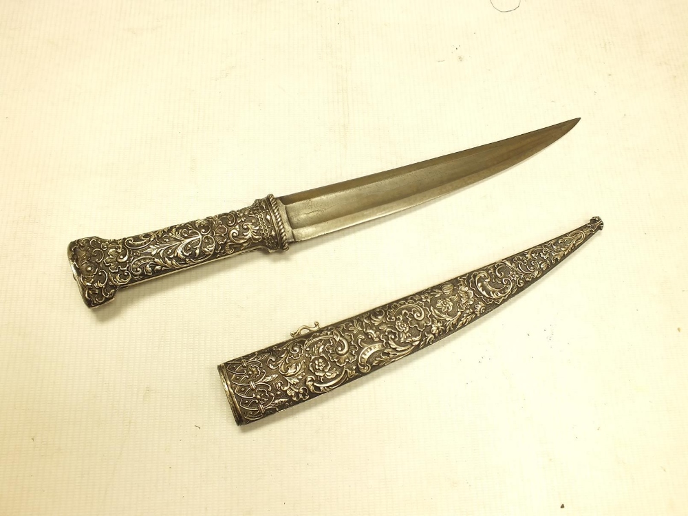 A FINE QUALITY 19TH CENTURY EUROPEAN MADE OTTOMAN JAMBIYA, 21cm damascus blade with broad shallow - Image 2 of 11