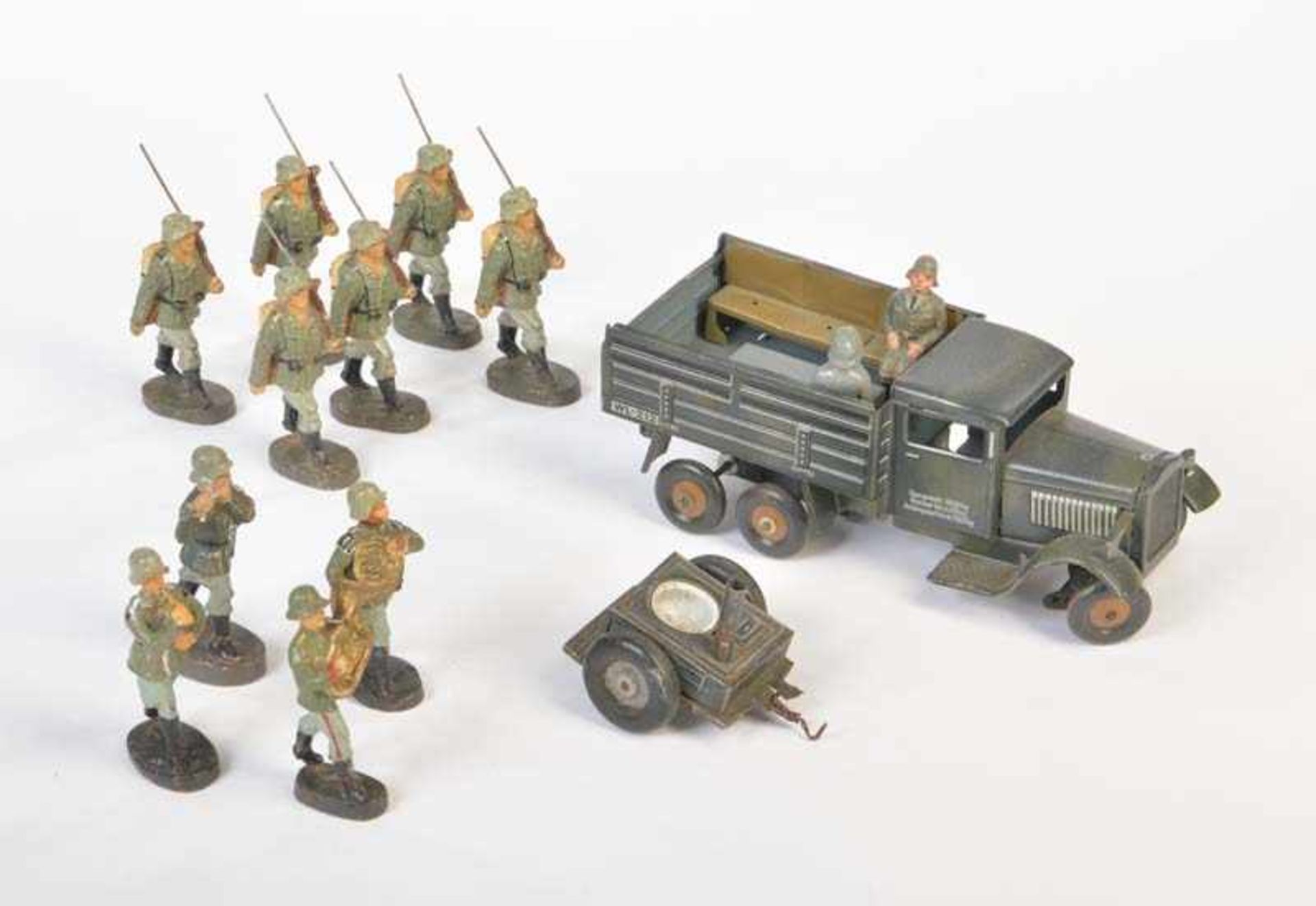 Tippco, Mannschaftstransportwagen WL-212 + 10 marschierende Soldaten (Elastolin), Germany VK,