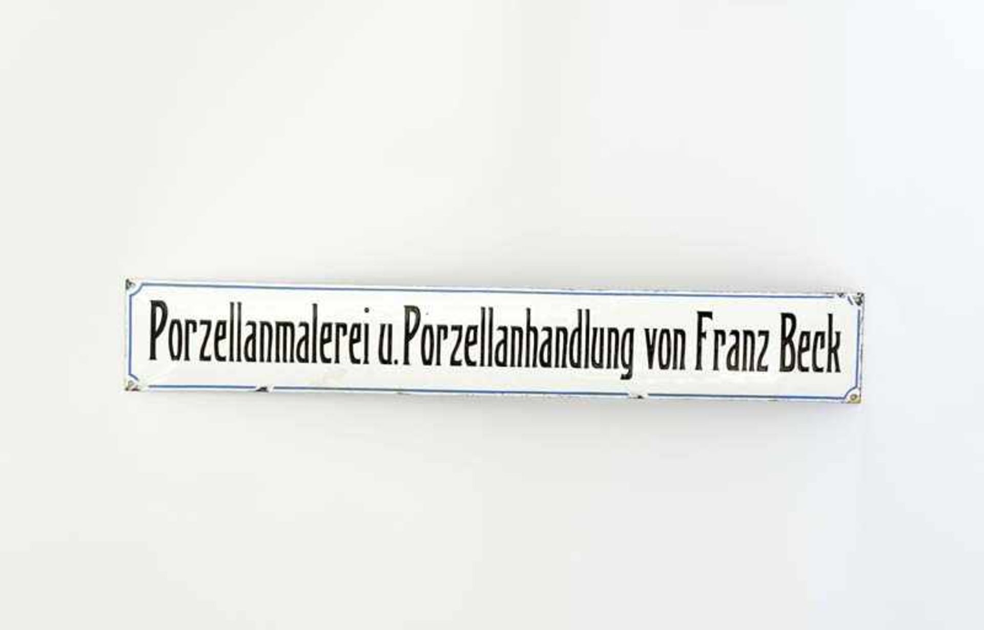 Emailleschild "Porzellanhandlung Franz Beck", 17x113 cm, min. Abplatzer an den Rändern, sonst sehr