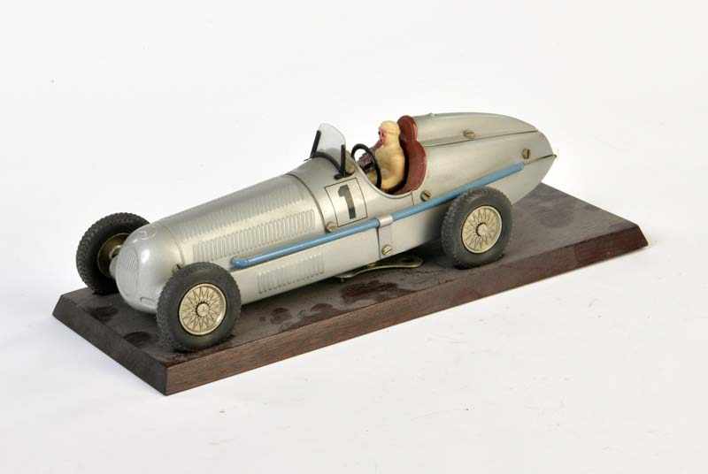 Märklin, Mercedes Racing Car on wooden Socle, tin, very dustyMärklin, Mercedes Rennwagen auf