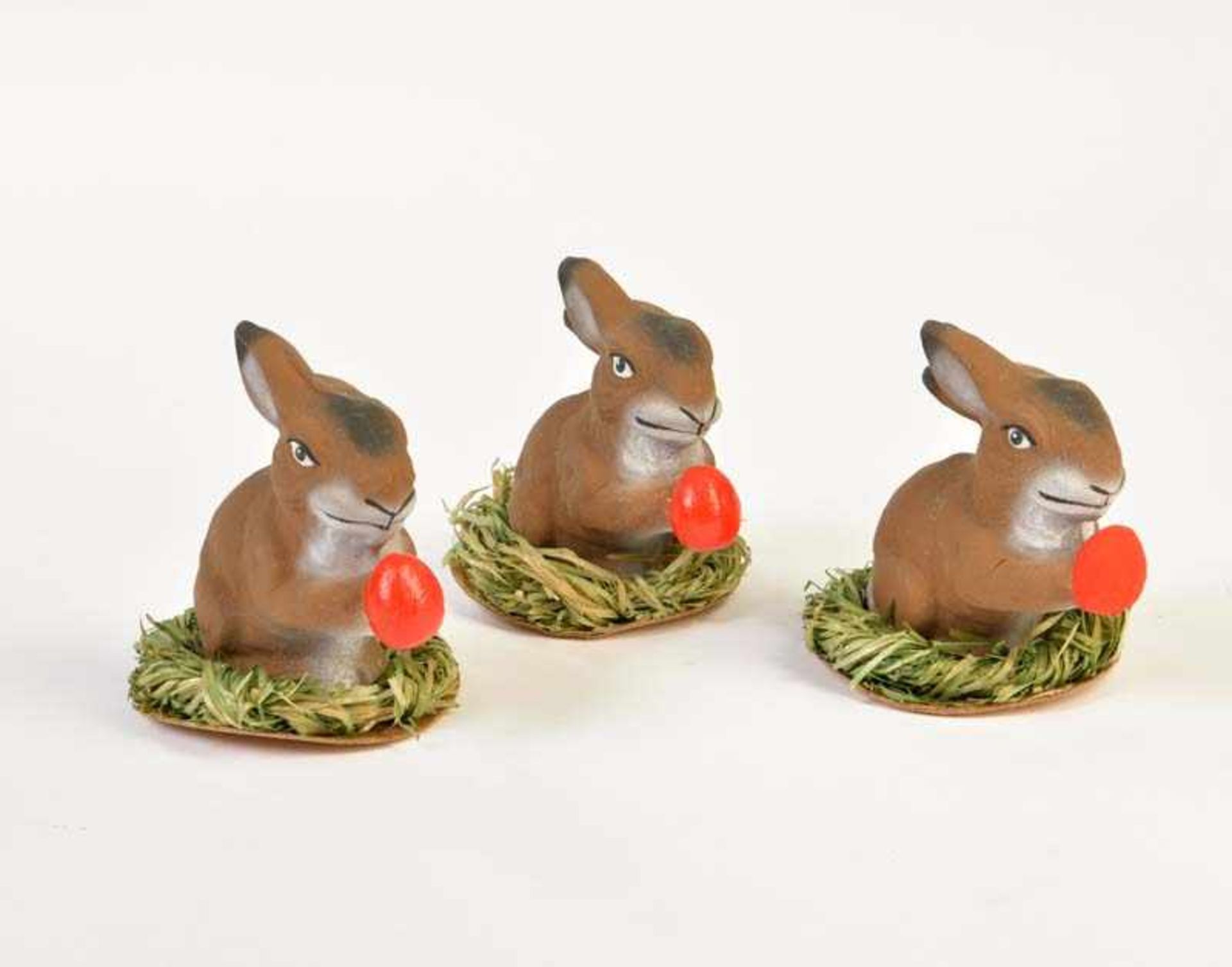 Erzgebirge, 3 Rabbits with Nest (Candy Container), Germany pw, paper machee, C 1Erzgebirge, 3