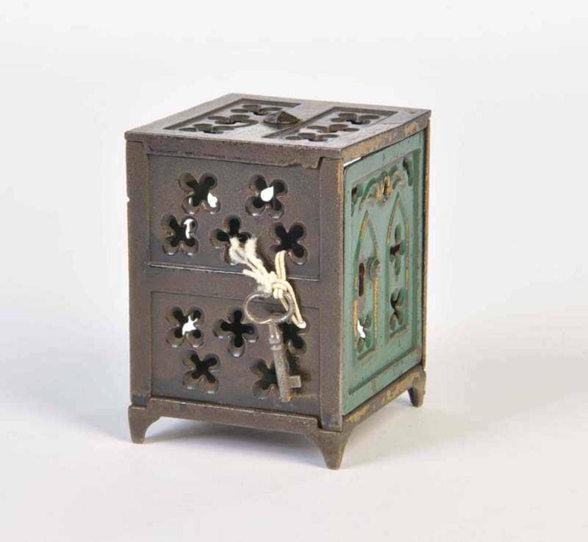 Money Bank as Safe, USA, cast iron, paint d. due to age, from 1880, with keySpardose als Tresor,