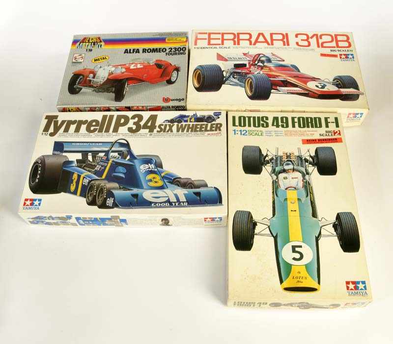 4 Construction Kits (Burago + Tamiya), Ferrari, Lotus, Alfa Romeo + Tyrell, 1:12 + 1:18, plastic,