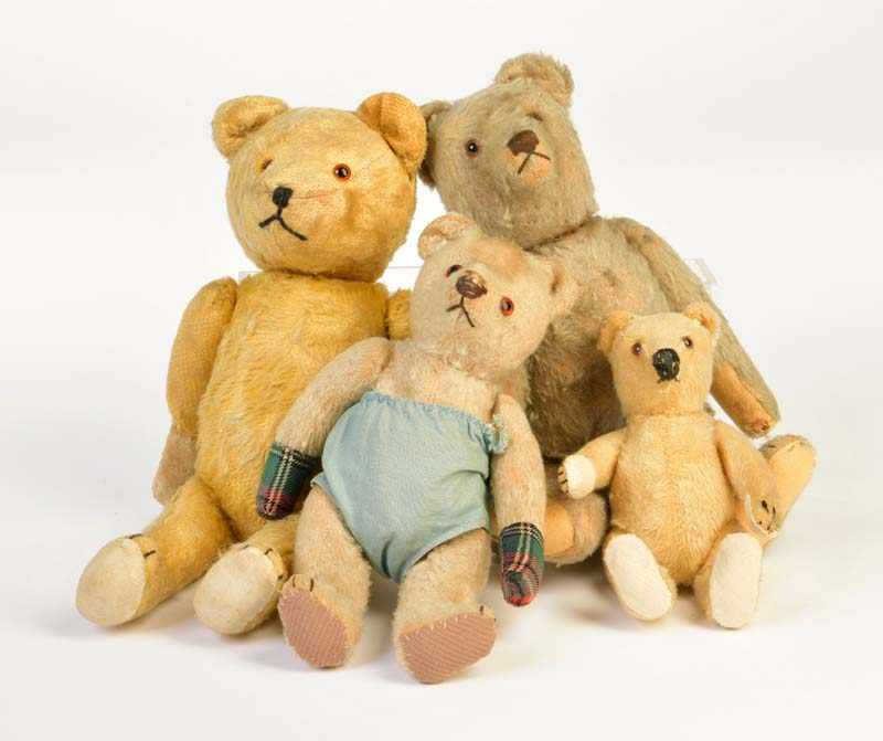 4 Bears, part. traces of age, please inspect4 Bären, 14-38 cm, teilw. Altersspuren, bitte